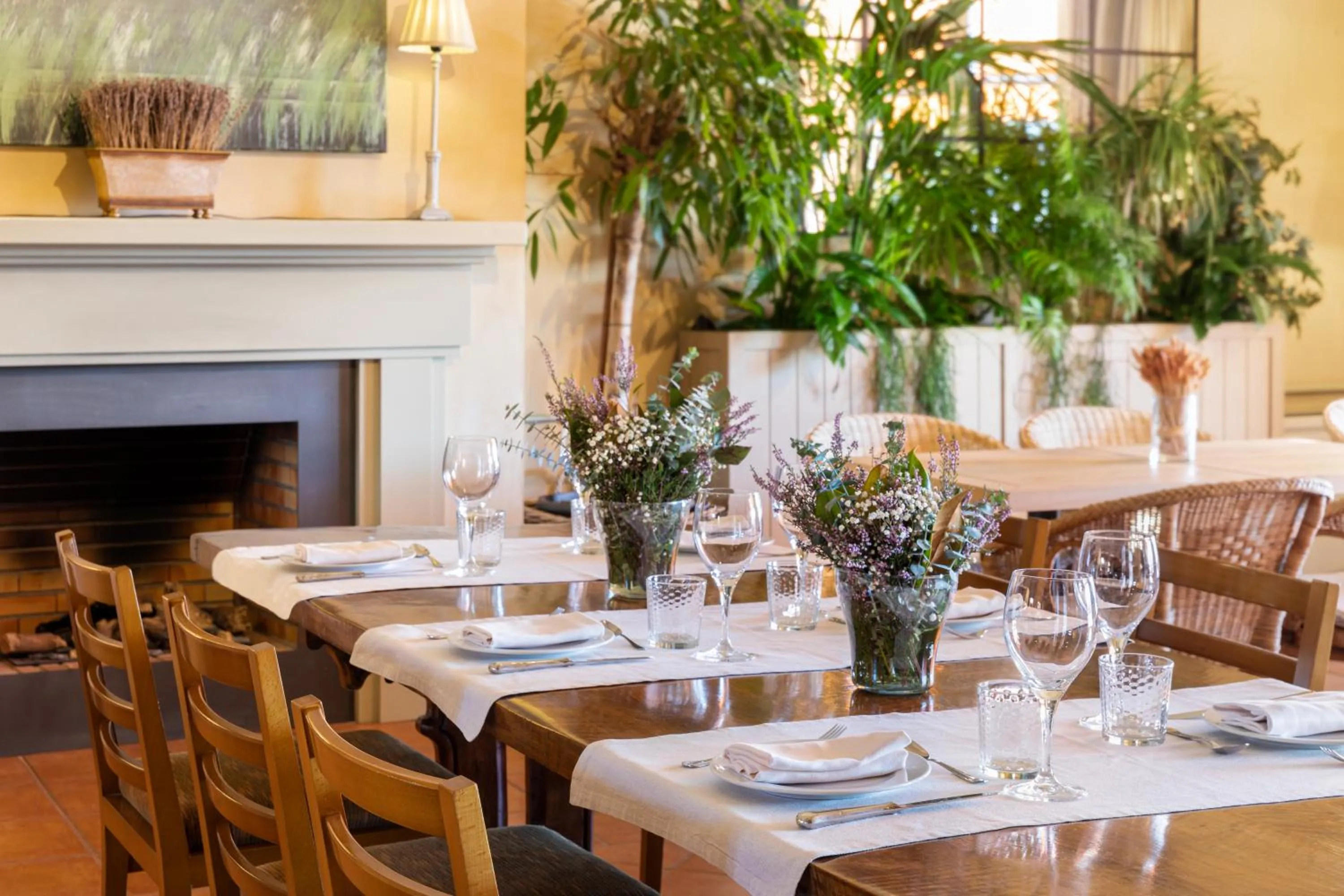 Restaurant/places to eat in Bremon Boutique Hotel by Duquessa Hotel Collection