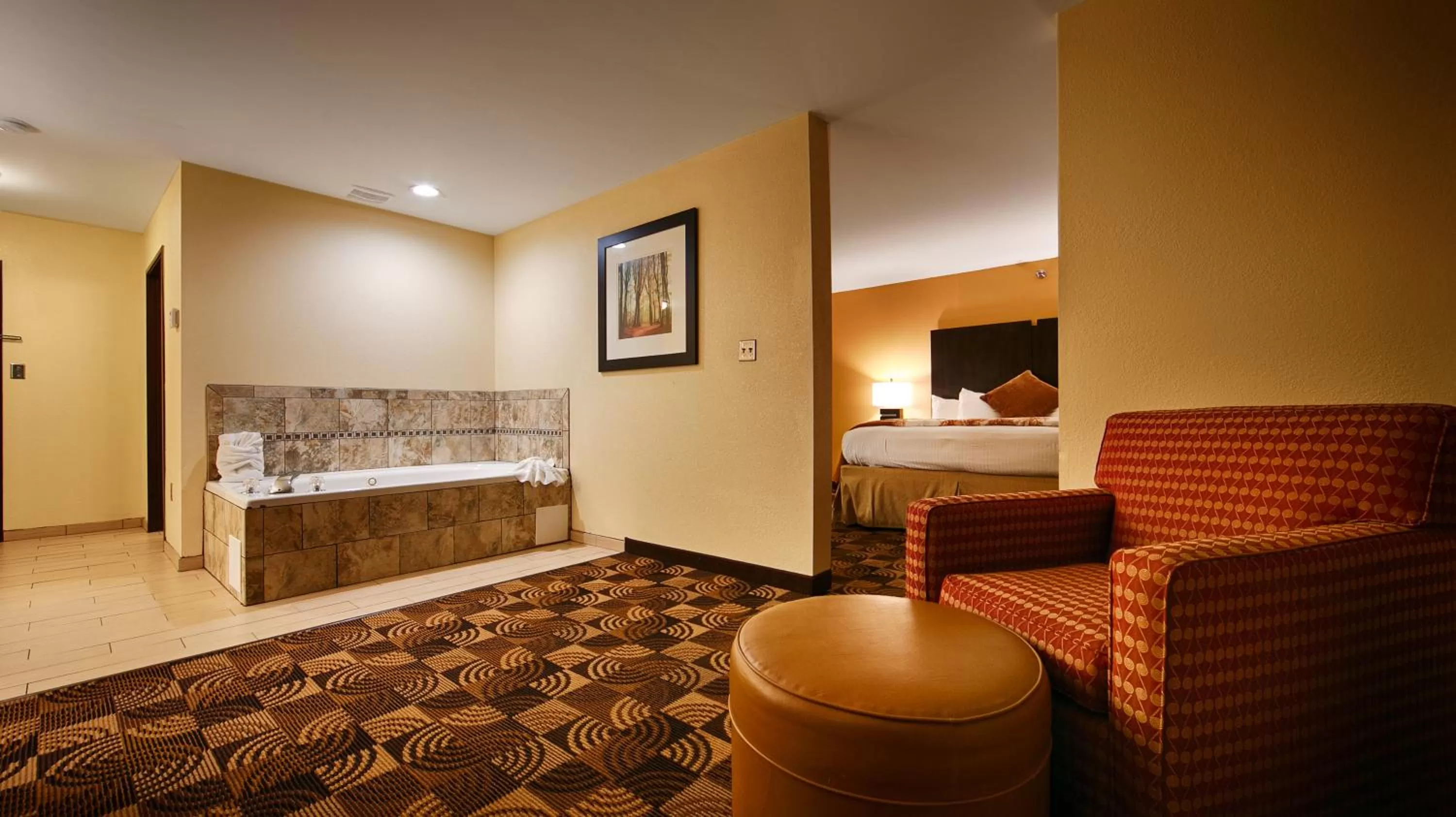 Hot Tub, Bed in Best Western Plus Whitewater Inn