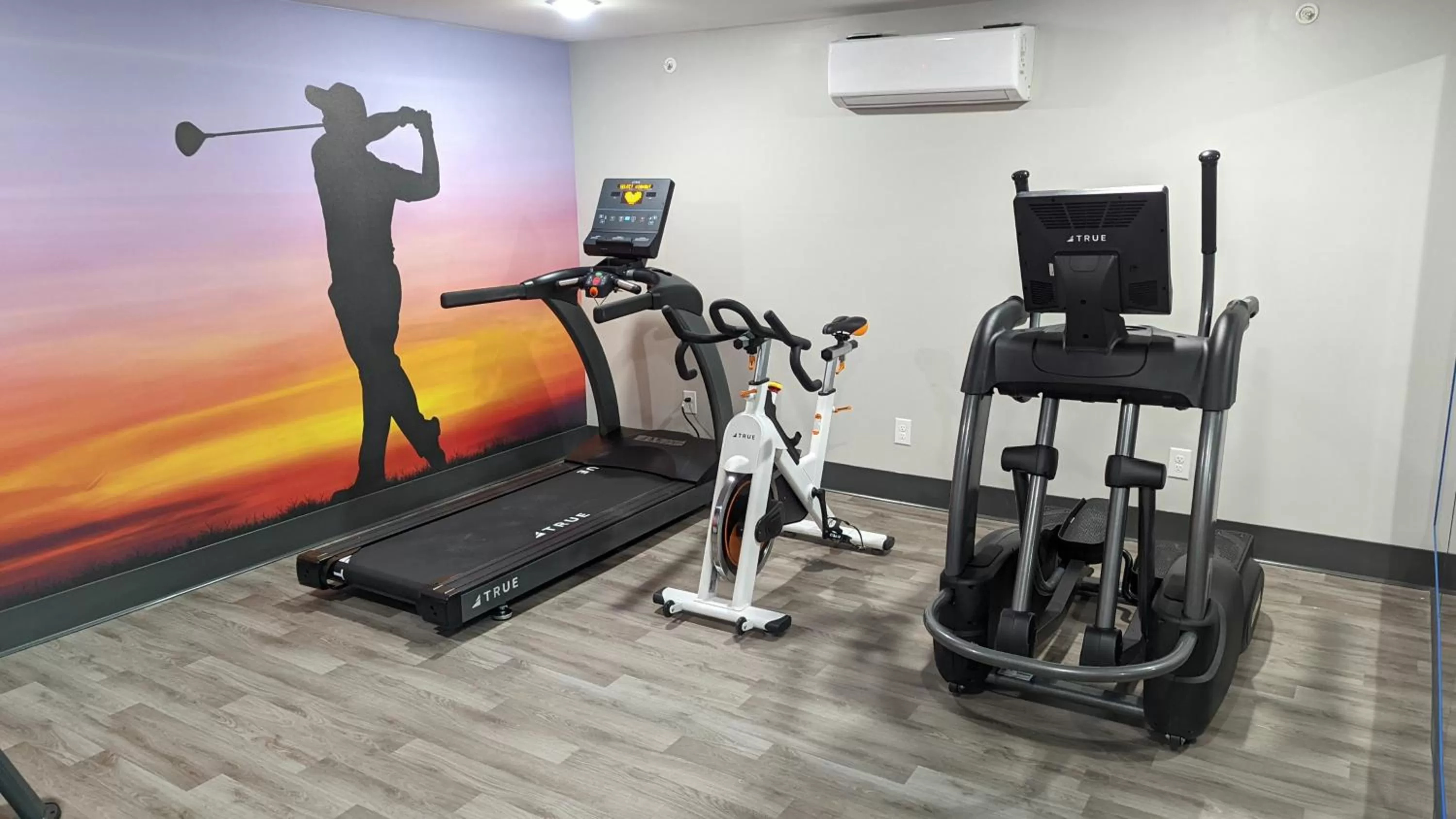 Fitness centre/facilities in Clarion Pointe McDonough