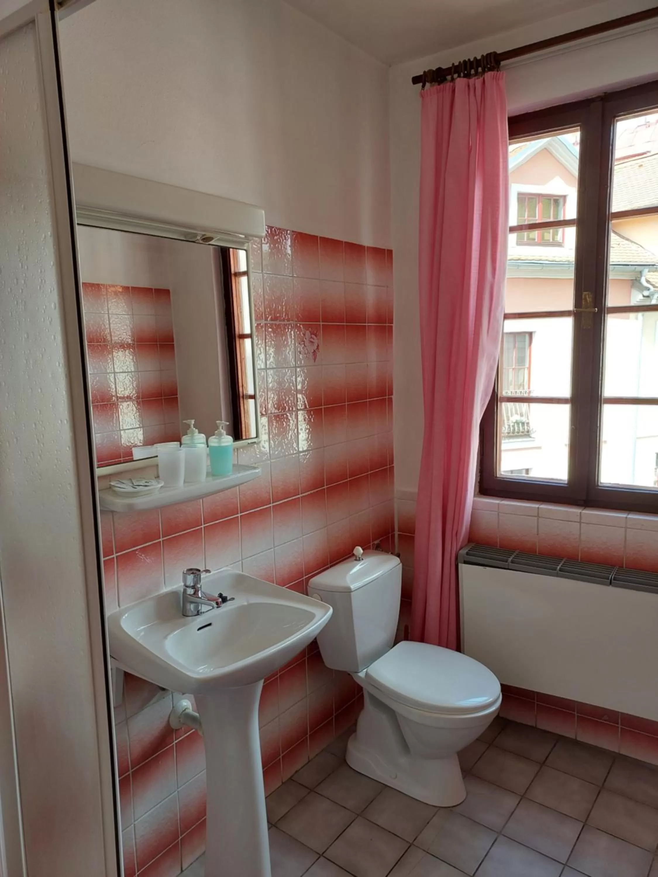 Bathroom in Hotel Asila