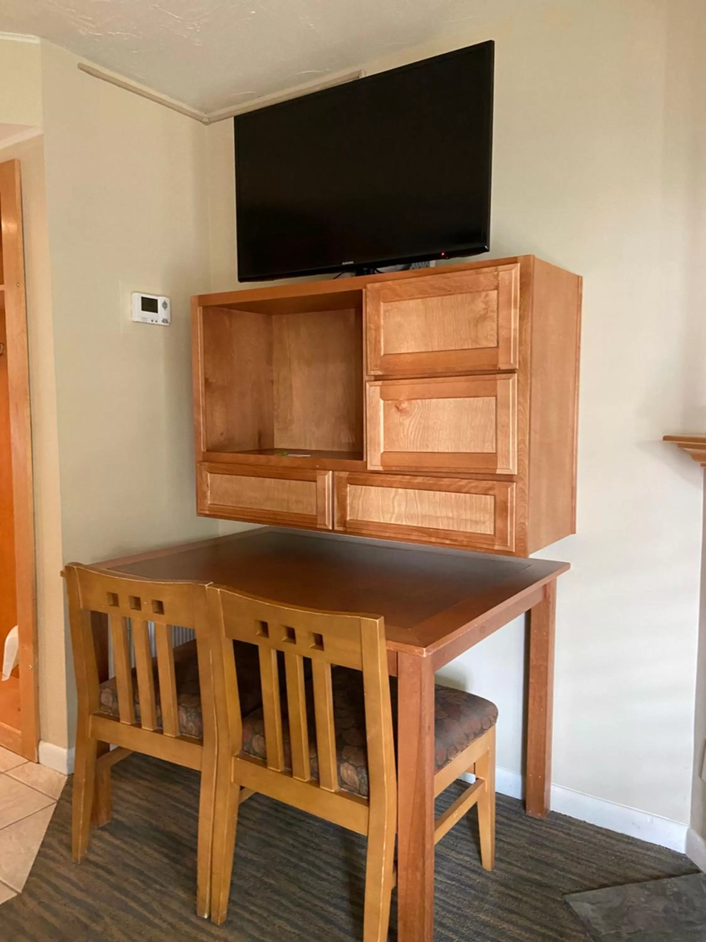 TV and multimedia in GetAways at Park Regency Resort