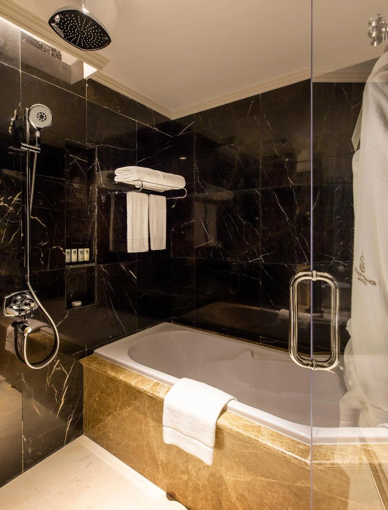 Bathroom in Ezdan Palace Hotel