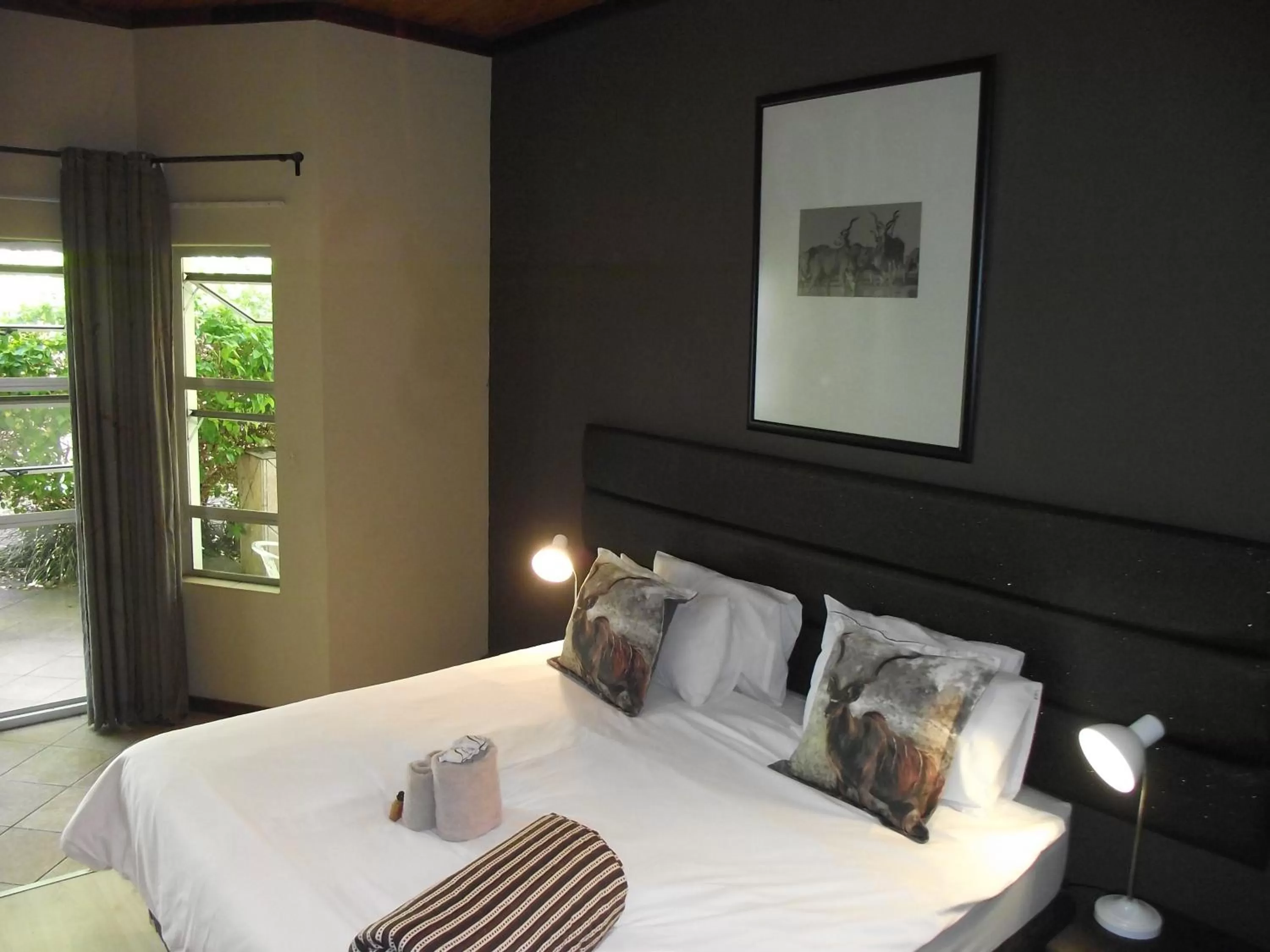 Bedroom, Bed in Out of Africa Town Lodge