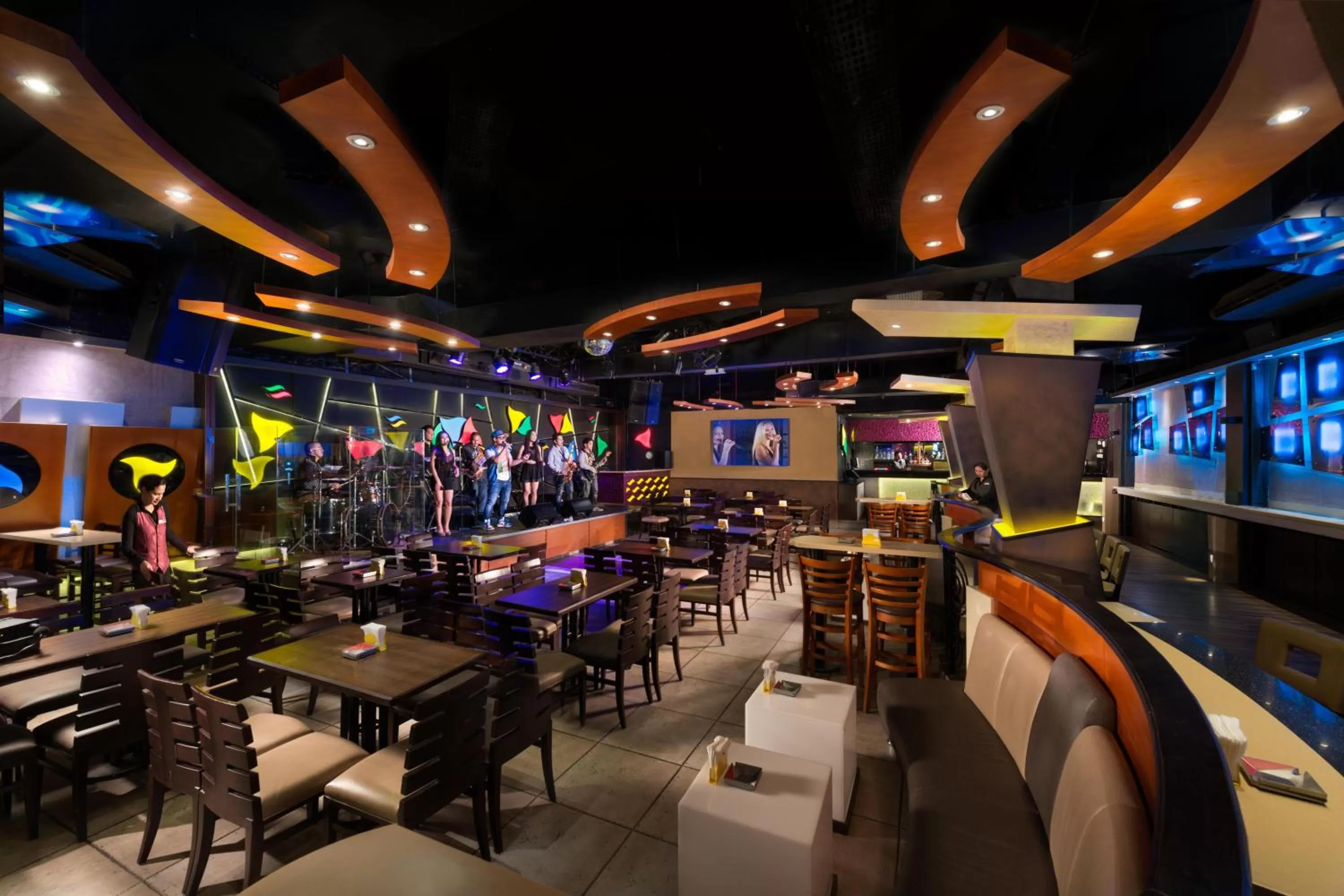 Nightclub / DJ in Marco Polo Hotel