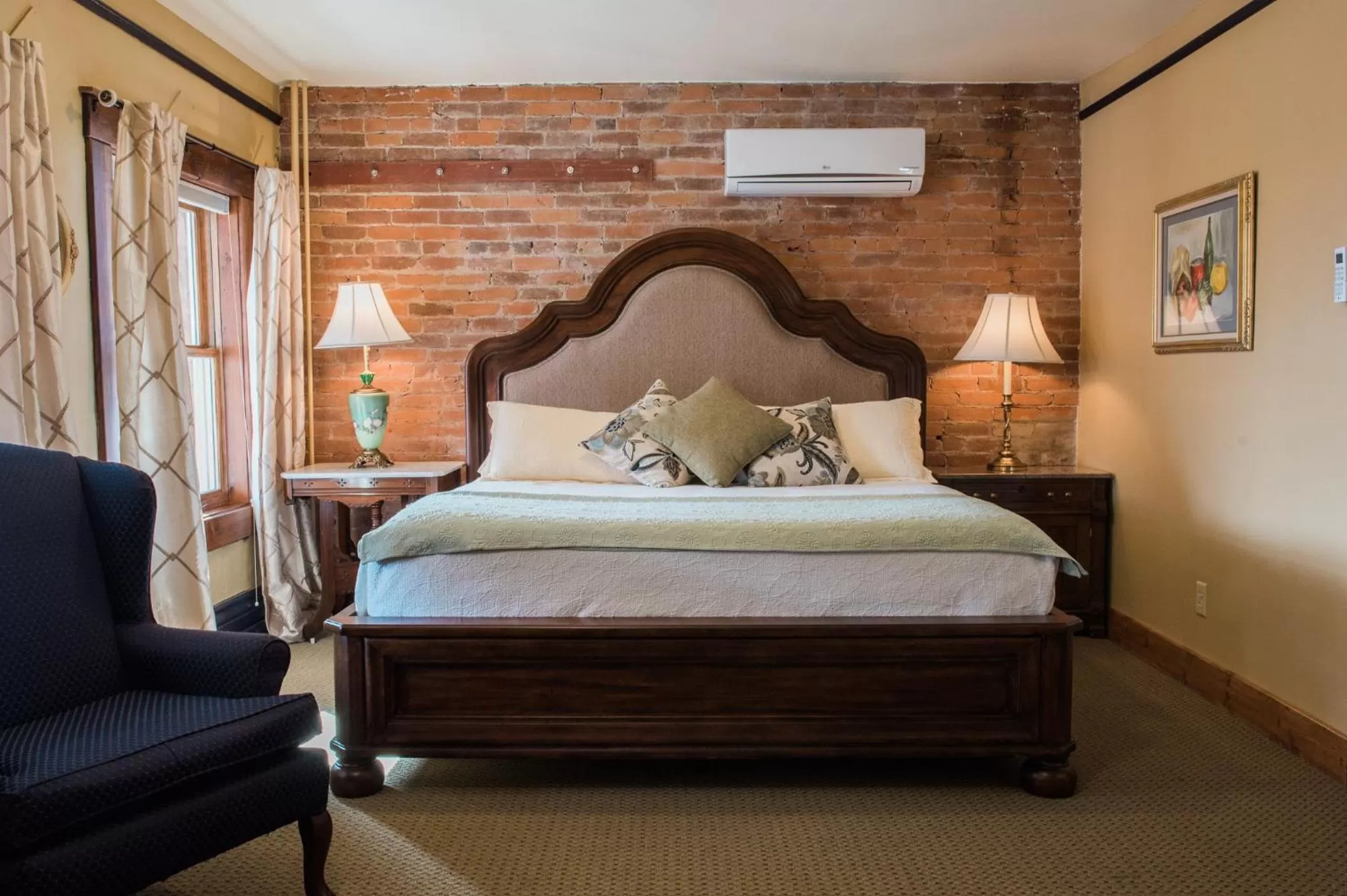 Bed in Weatherford Hotel