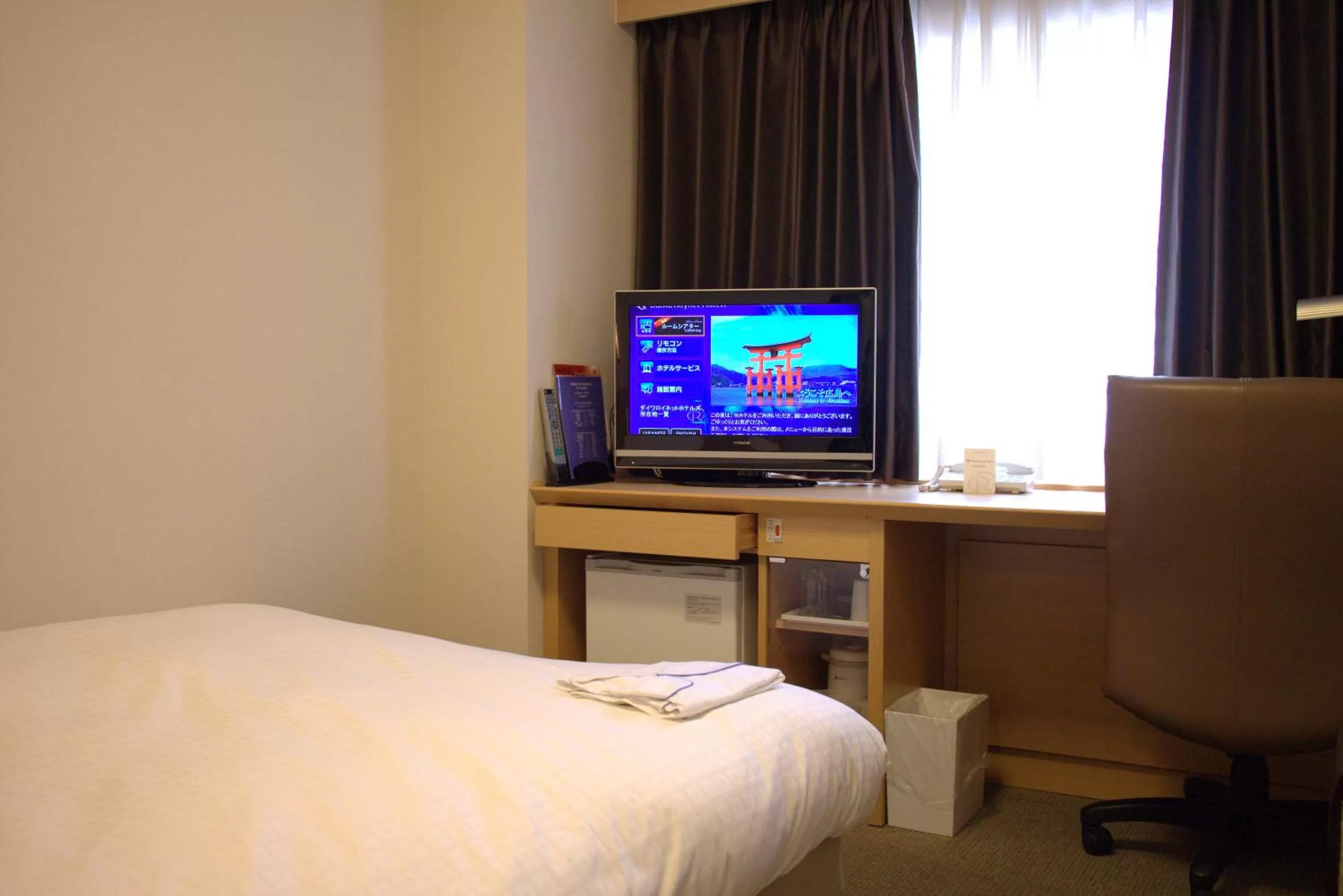 TV and multimedia, Bed in Daiwa Roynet Hotel Hiroshima