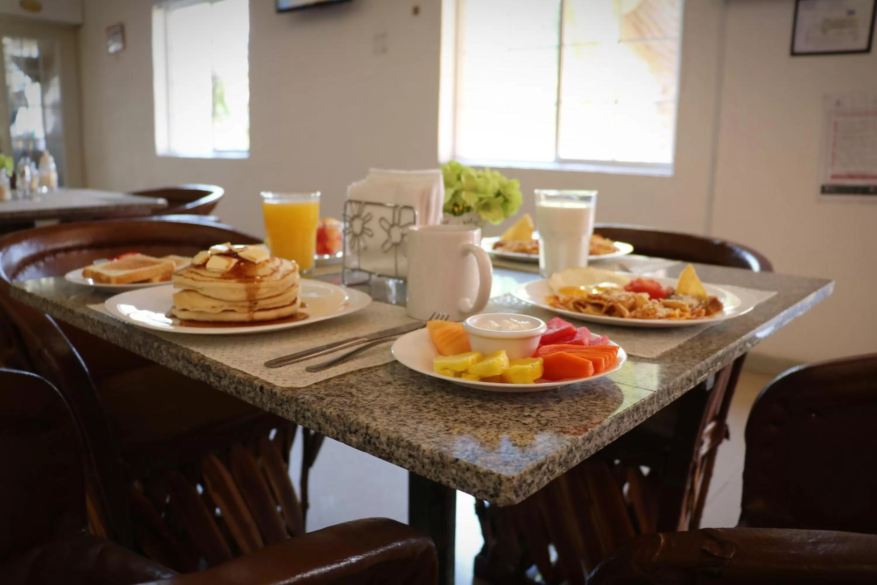 Breakfast in Zar Colima