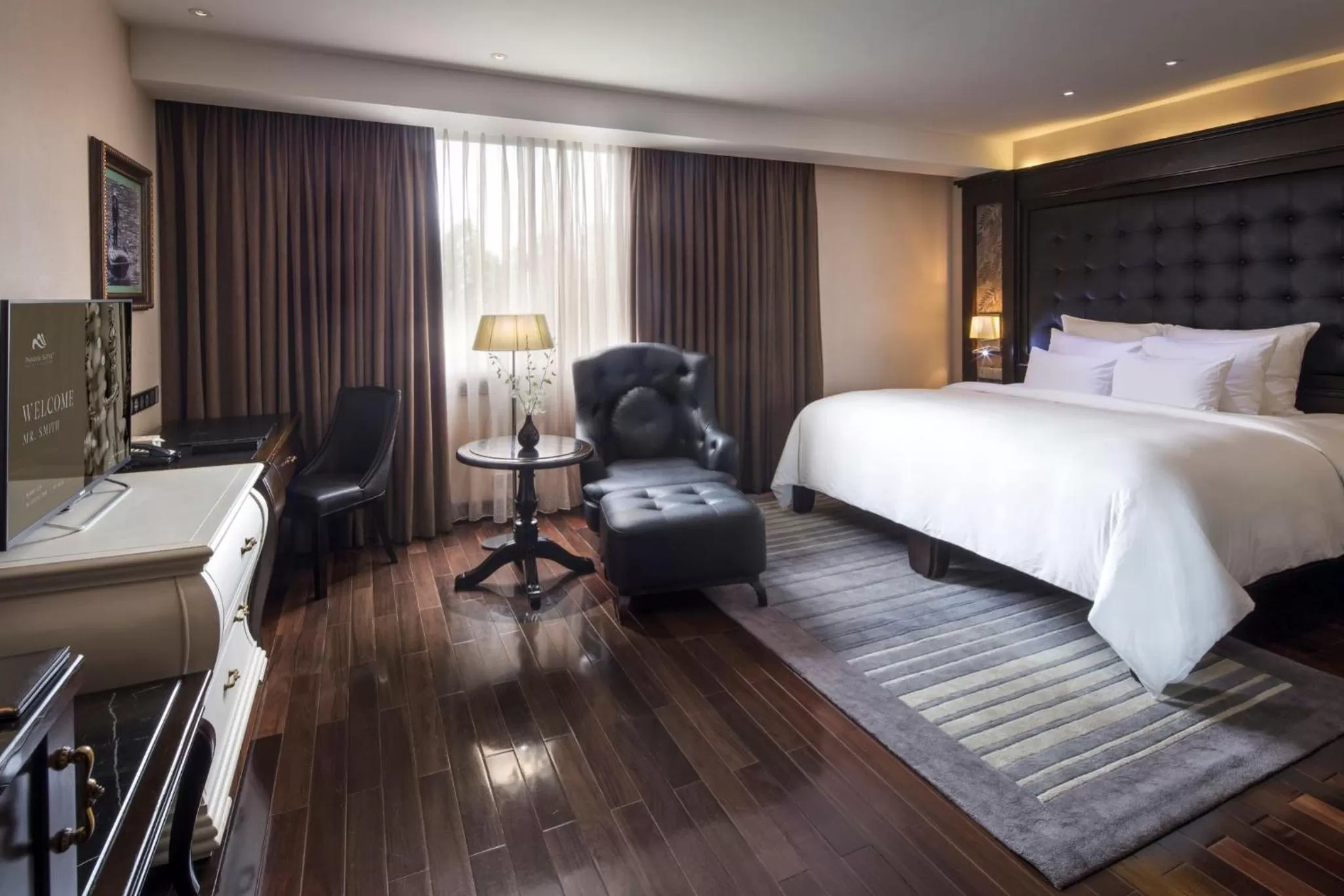 Bed in Paradise Suites Hotel