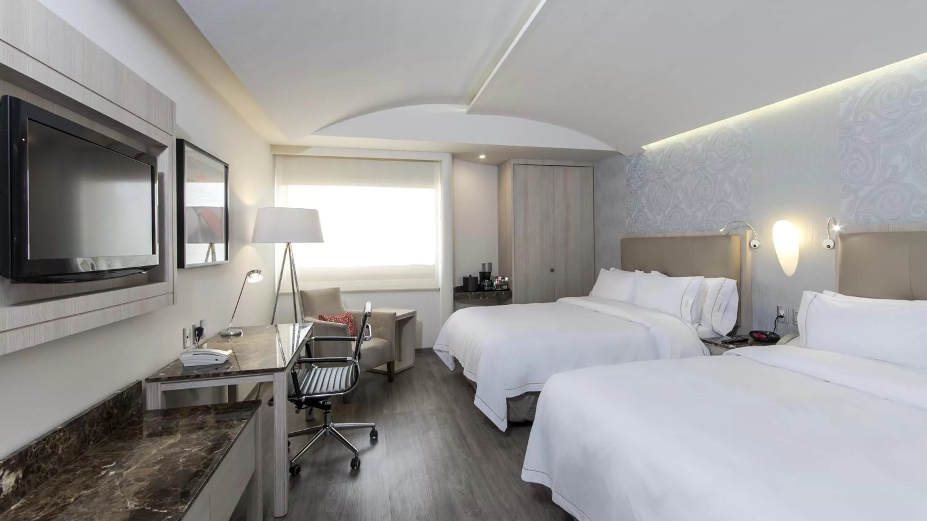 Photo of the whole room, Bed in Holiday Inn Express Mexico- Toreo by IHG