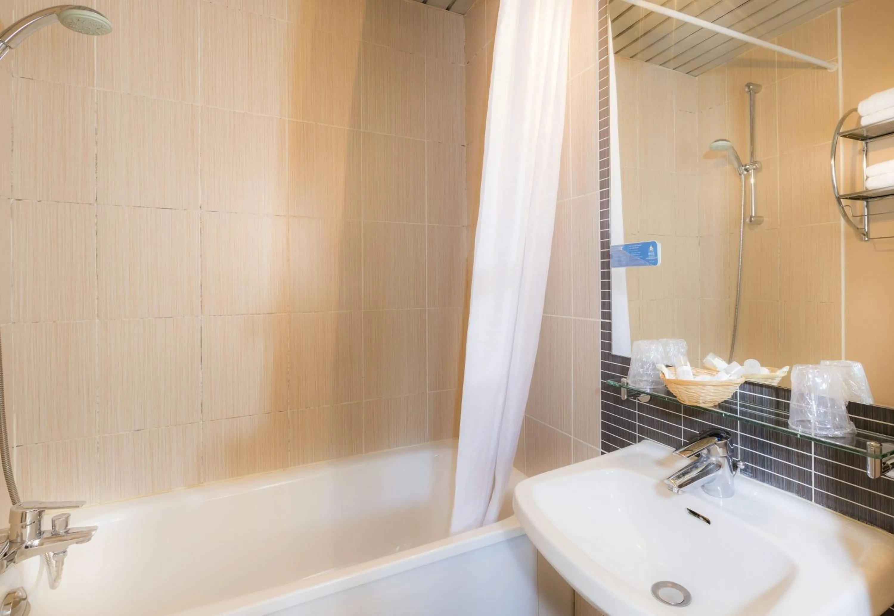 Bathroom in Hôtel de France Quartier Latin