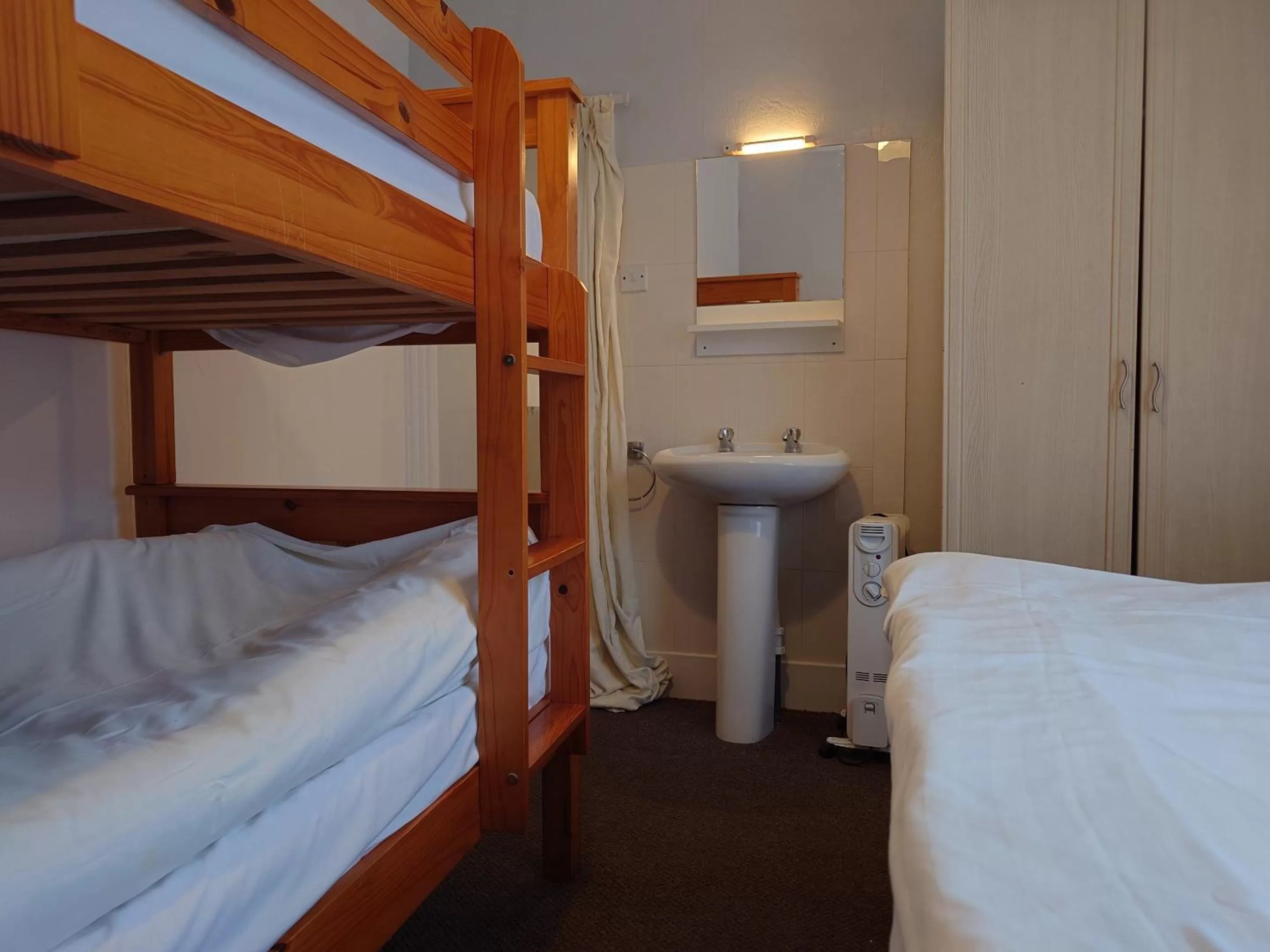 Bedroom, Bunk Bed in The Trevross