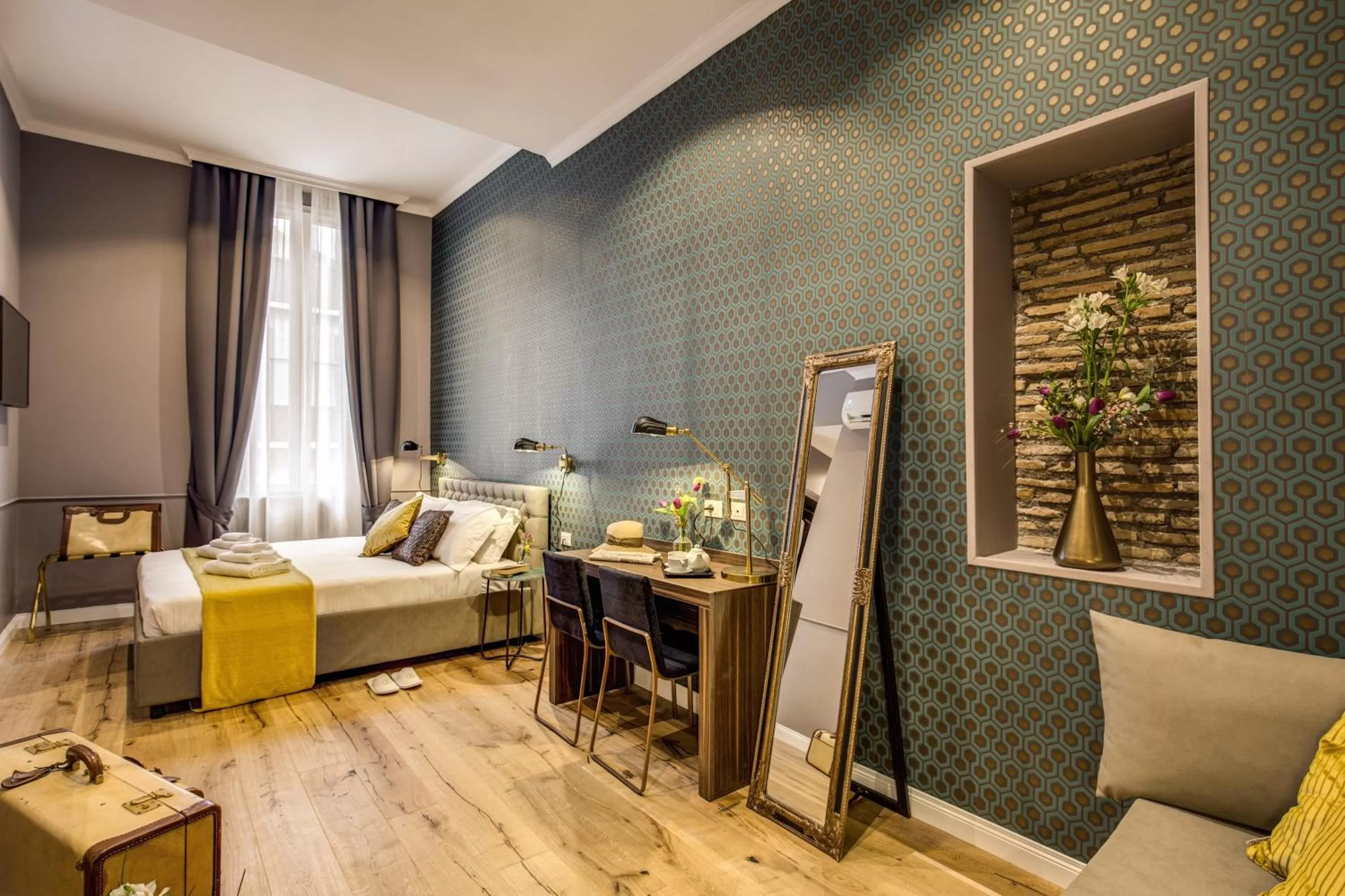 Other, Bed in Tree Charme Parliament Boutique Hotel