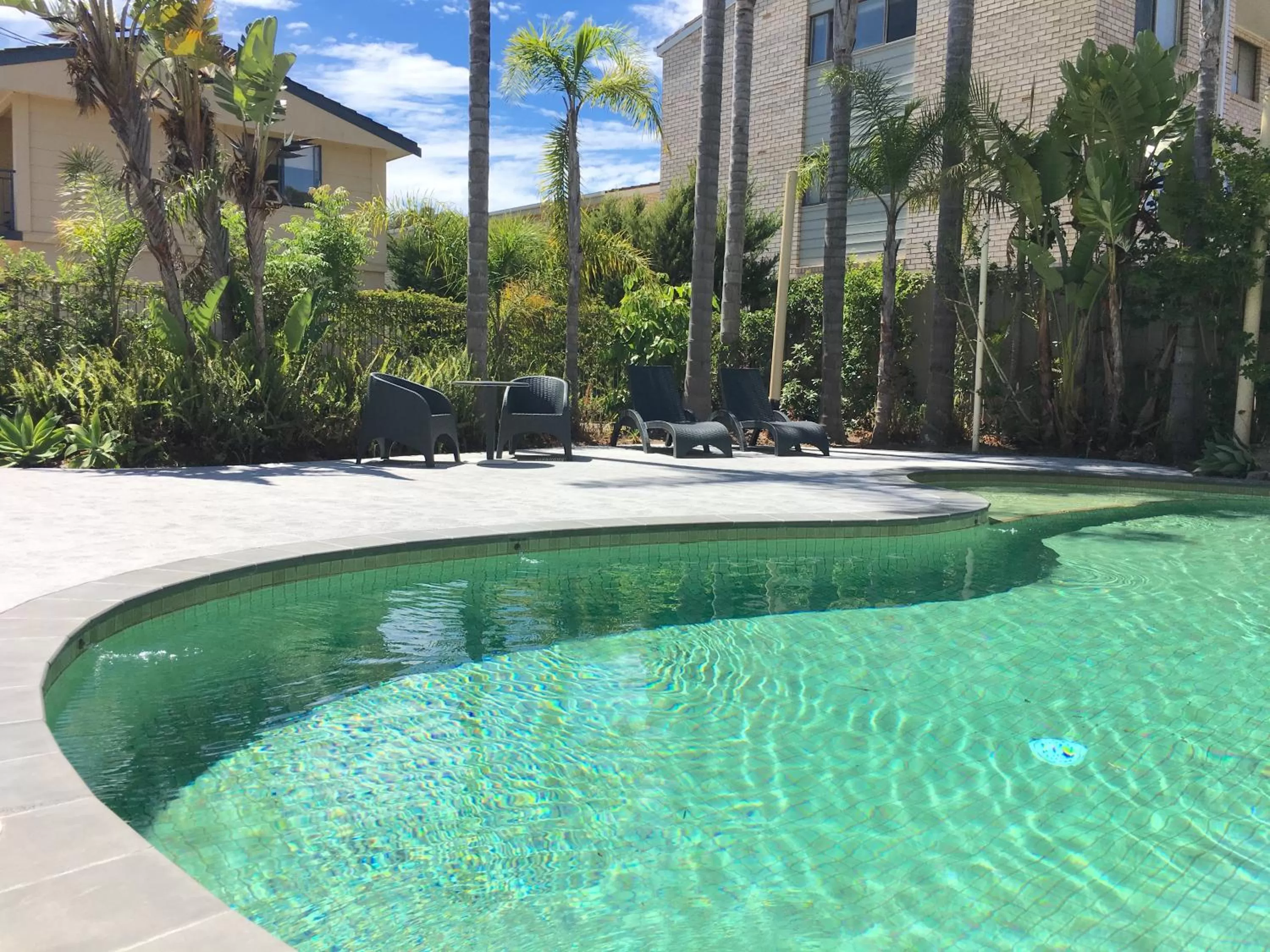 Swimming pool in Araluen Motor Lodge