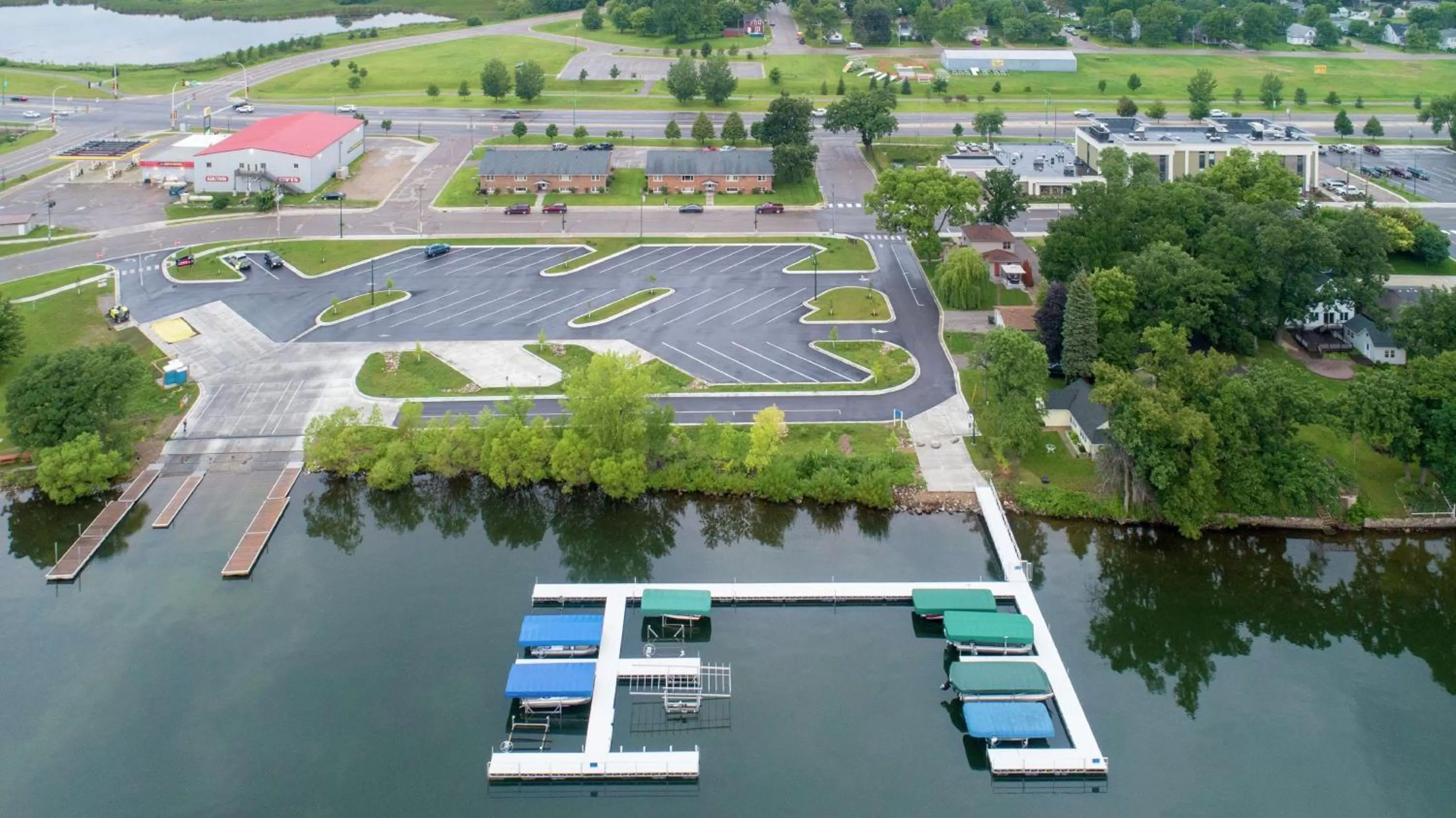 Property building in Hampton Inn Spicer Green Lake, MN