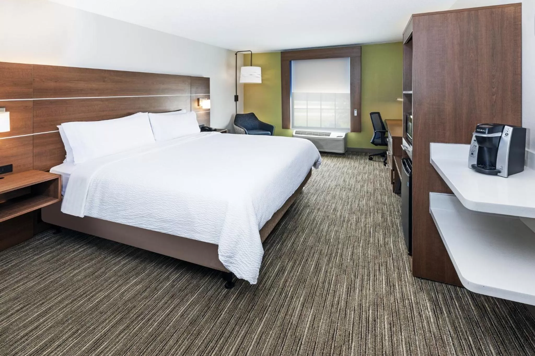Photo of the whole room, Bed in Holiday Inn Express & Suites Sulphur - Lake Charles by IHG