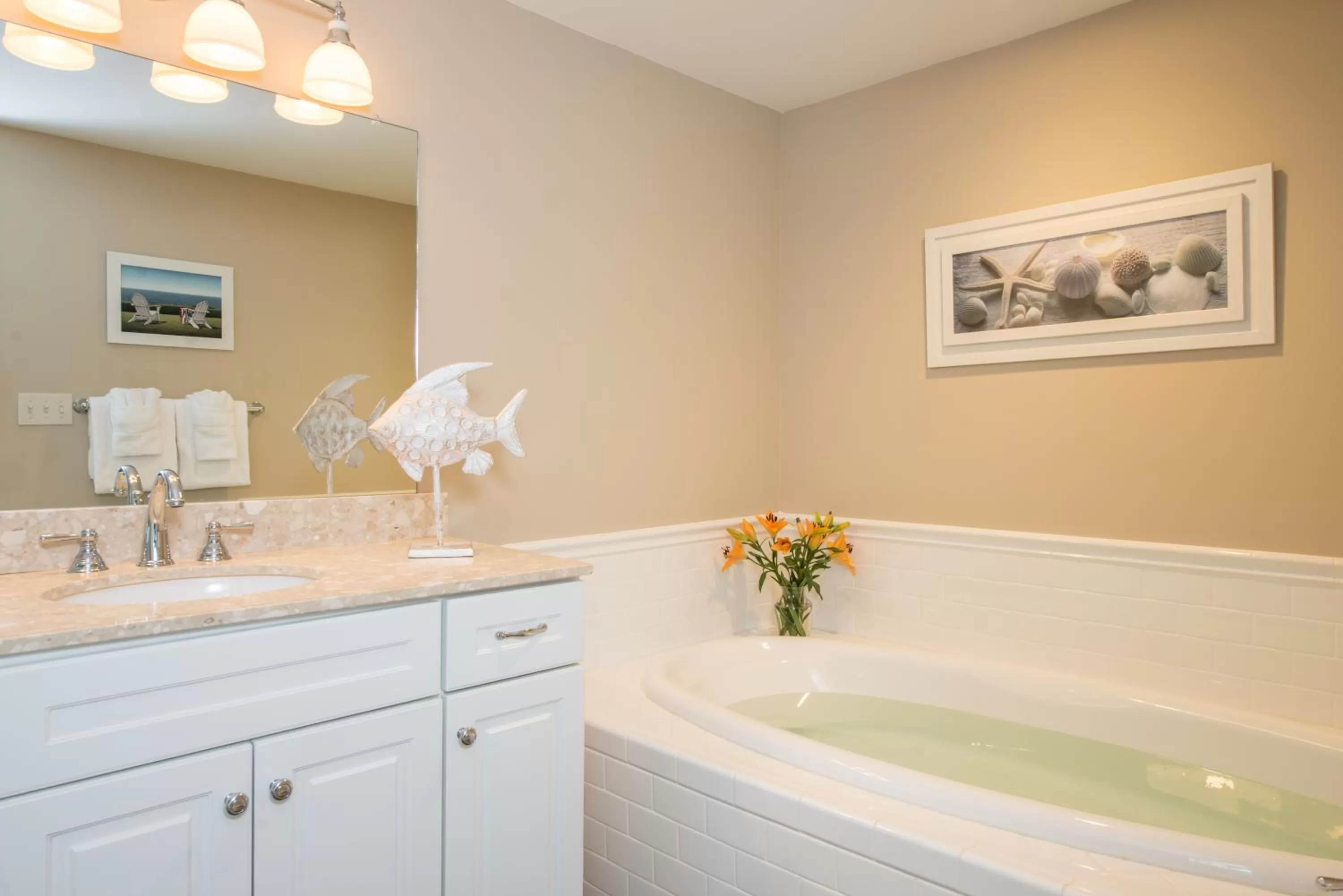 Bathroom in Inn at Harbor Hill Marina