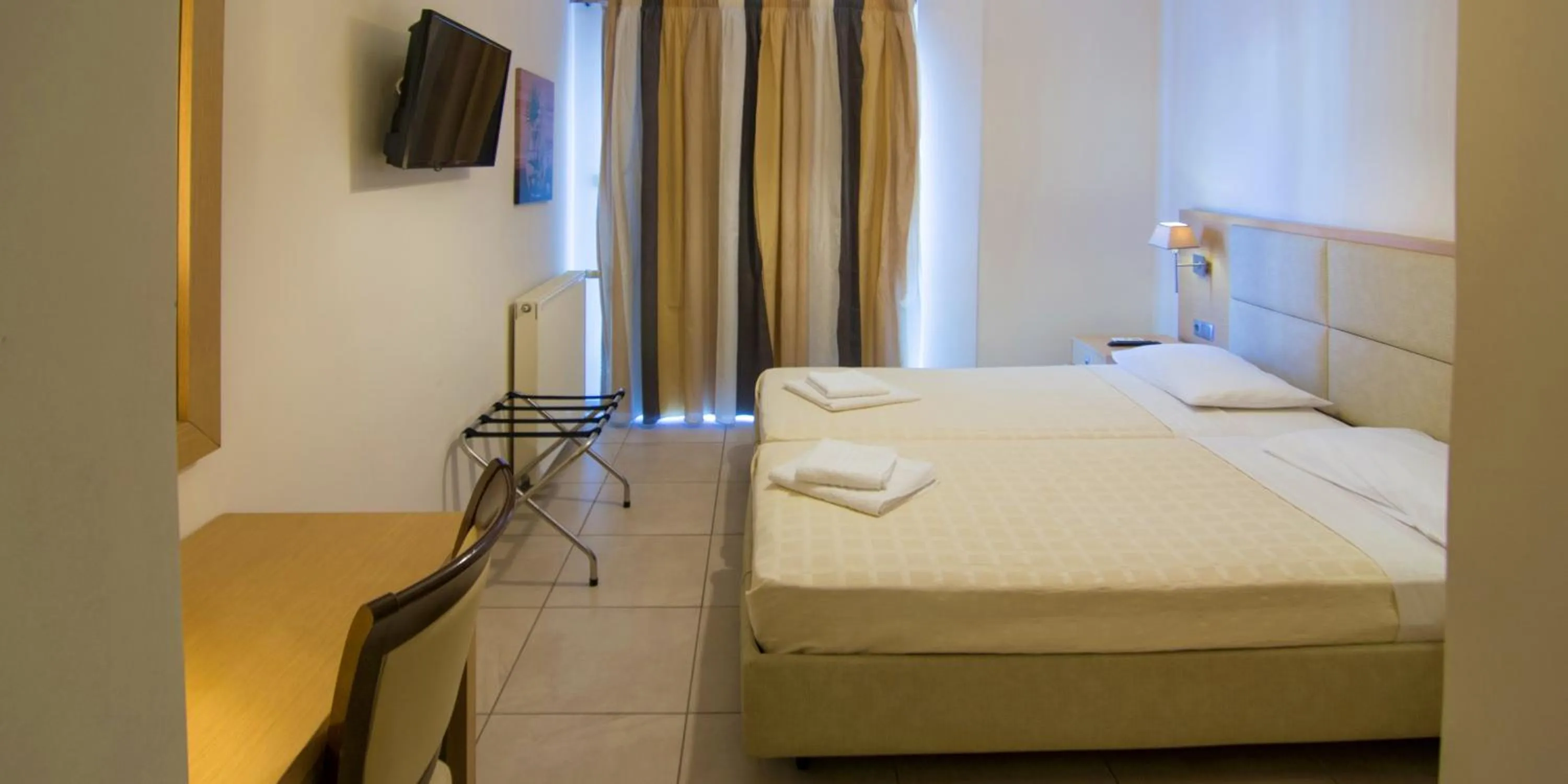 Photo of the whole room, Bed in San Nectarios