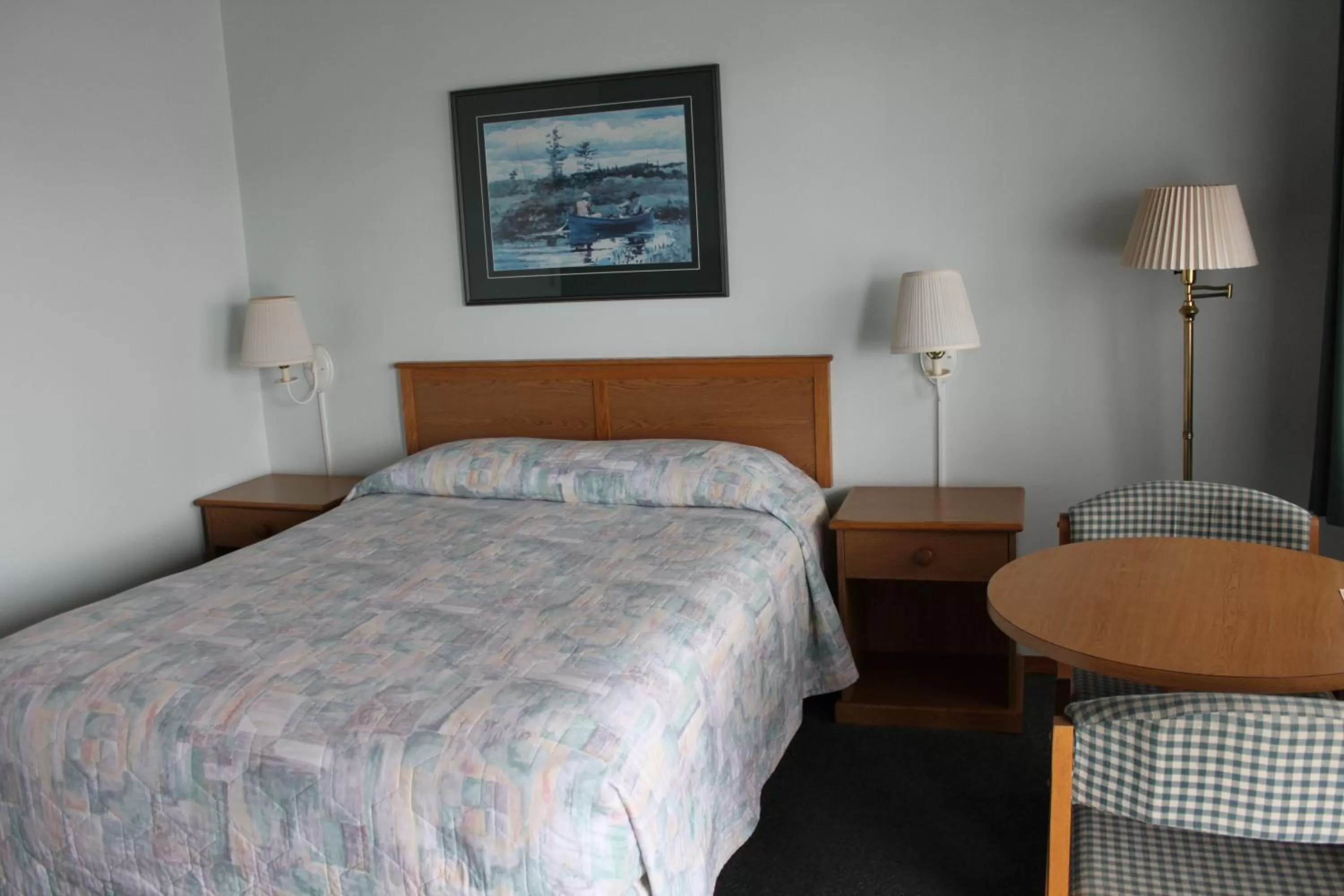 Shower, Bed in Azalea Lodge