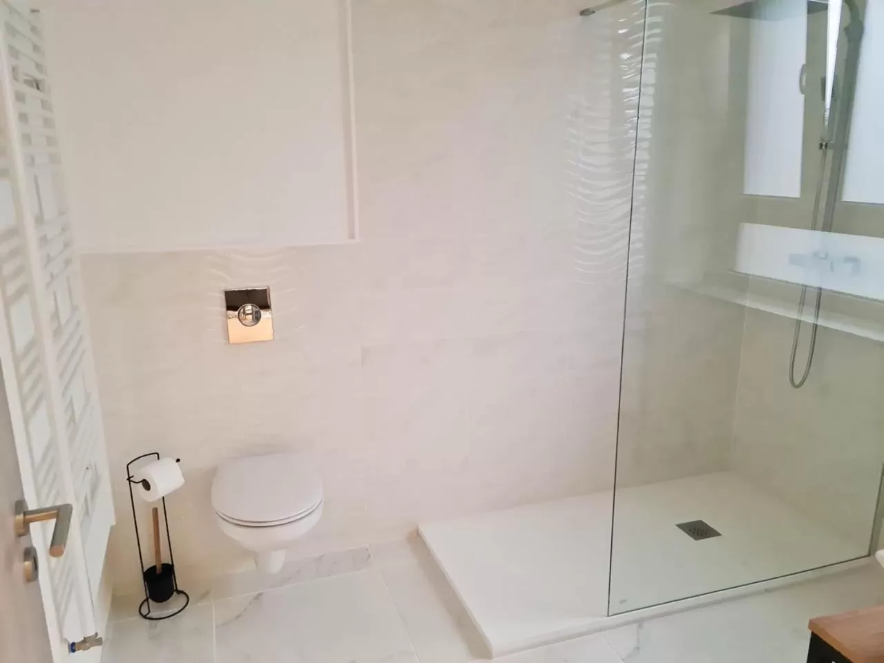 Shower in La Factory