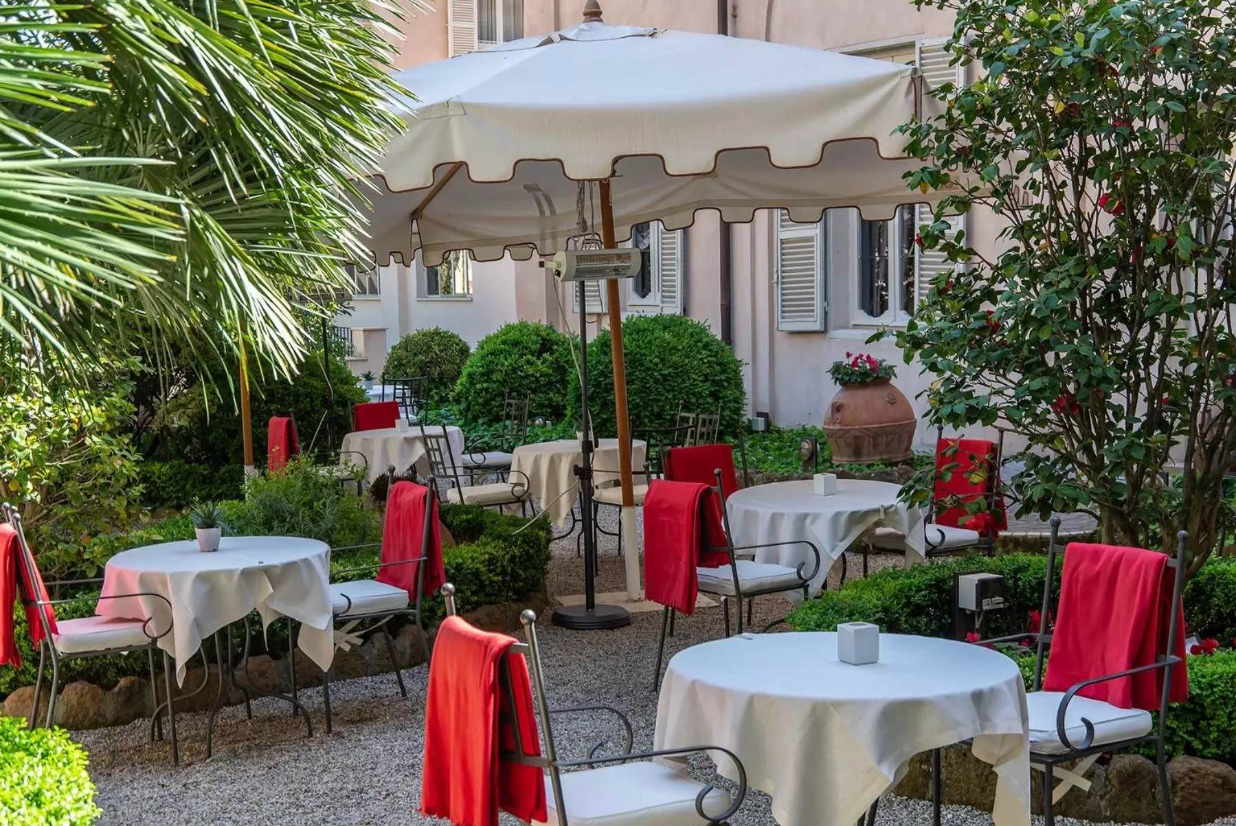 Restaurant/places to eat in Donna Camilla Savelli - VRetreats