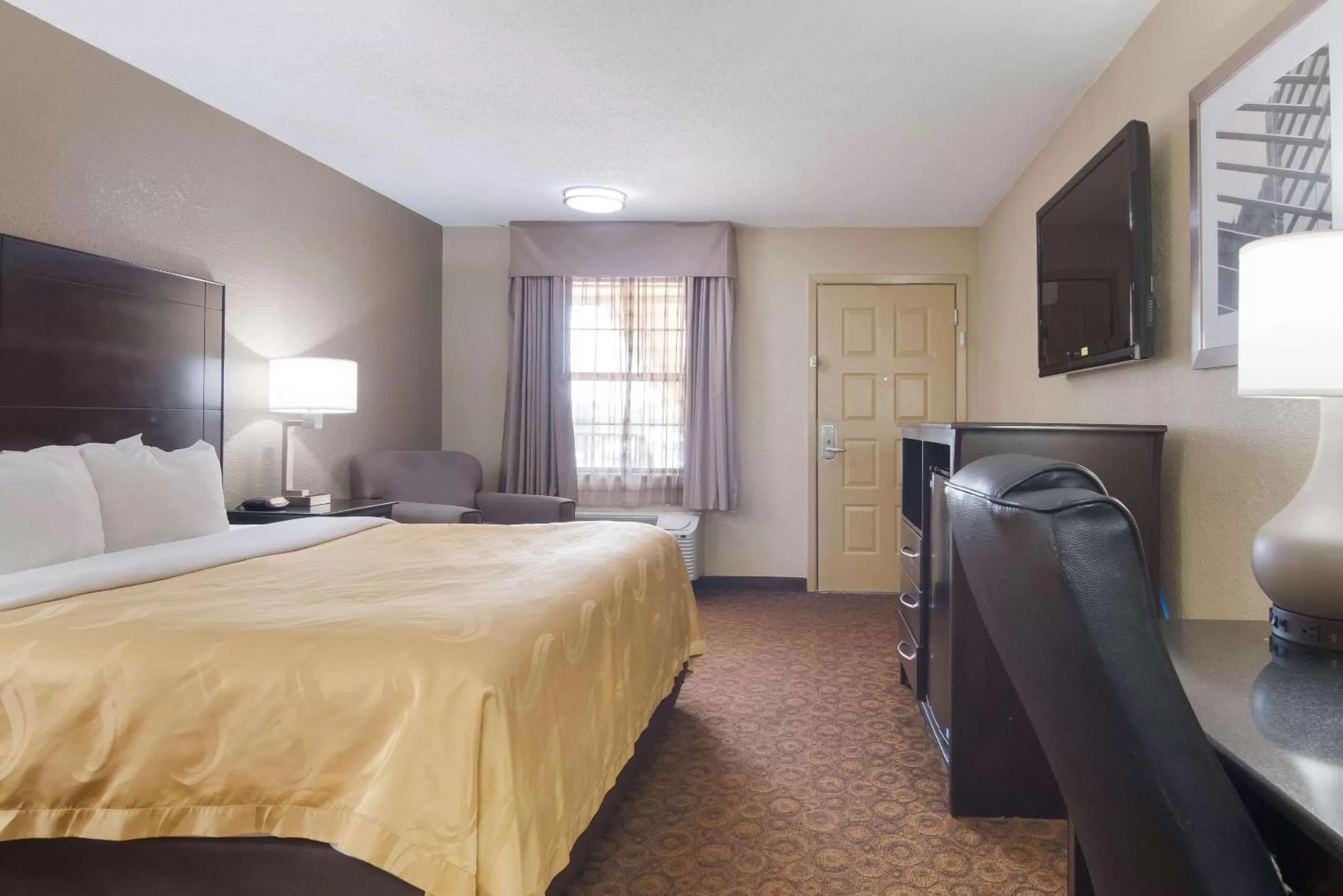 Bedroom, Bed in Quality Inn Magnolia