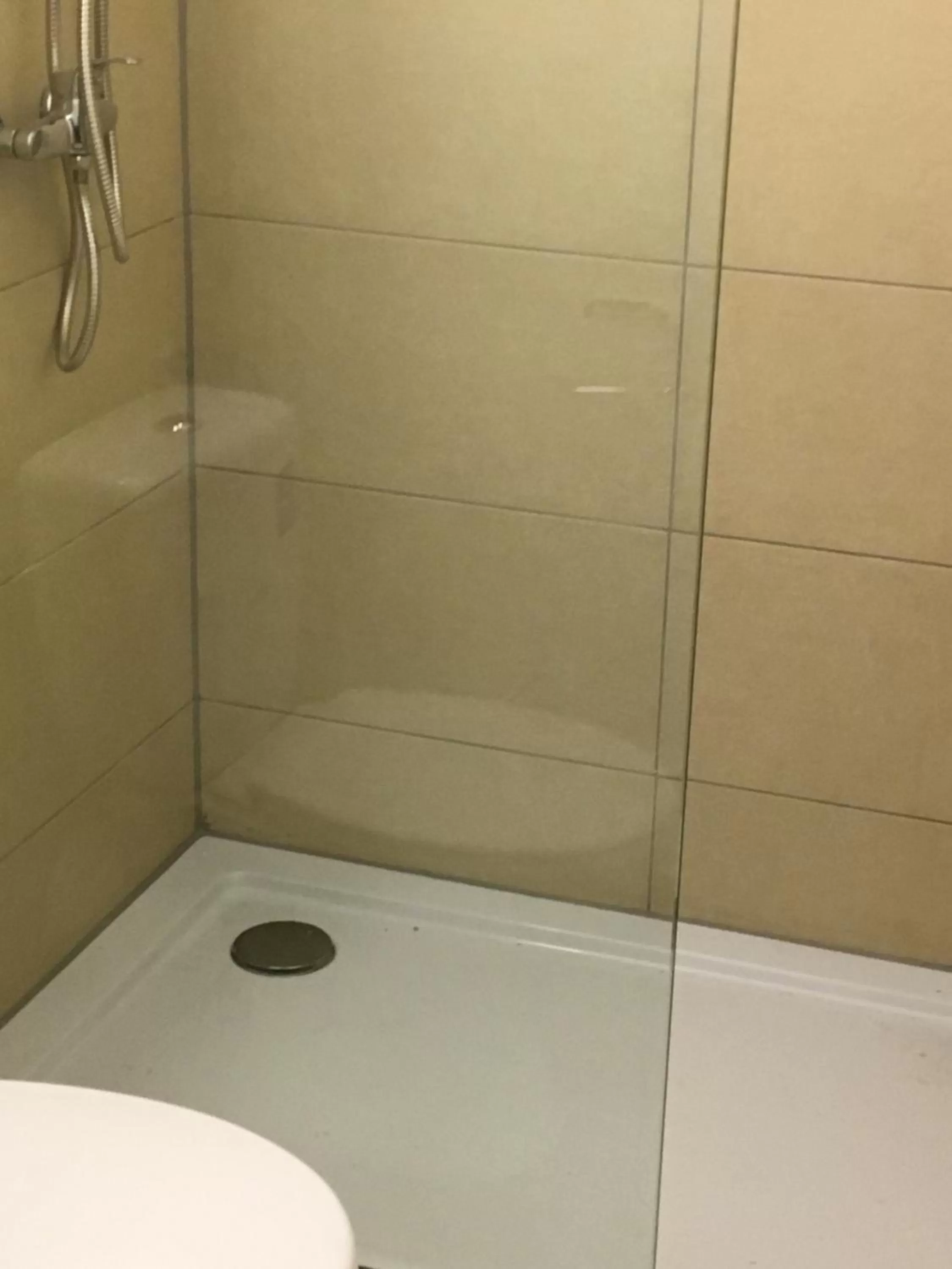 Kraft Hotel-Klimaanlage in jedem Zimmer, AC in each room!