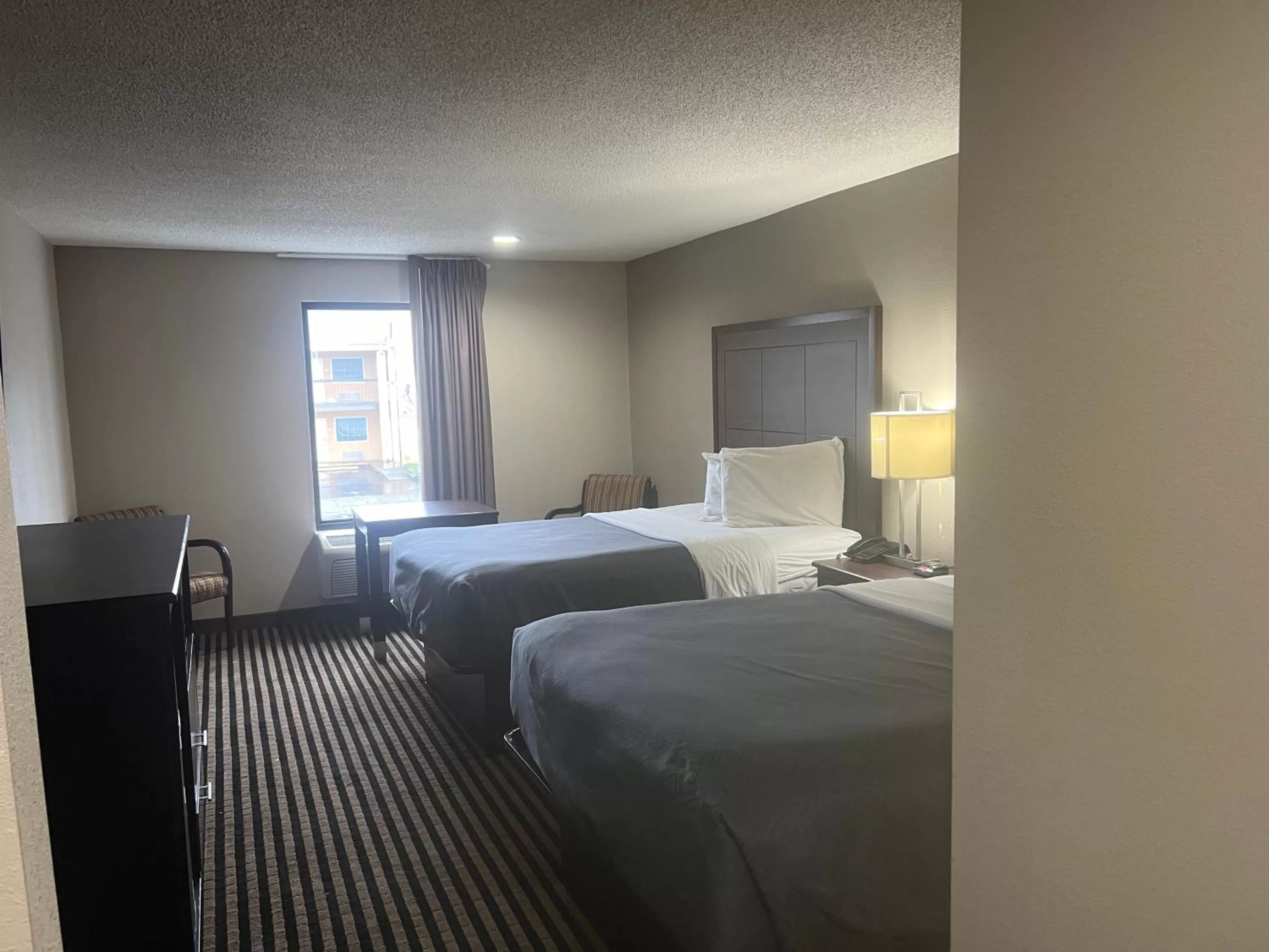 Bed in Econo Lodge Florence - Darlington