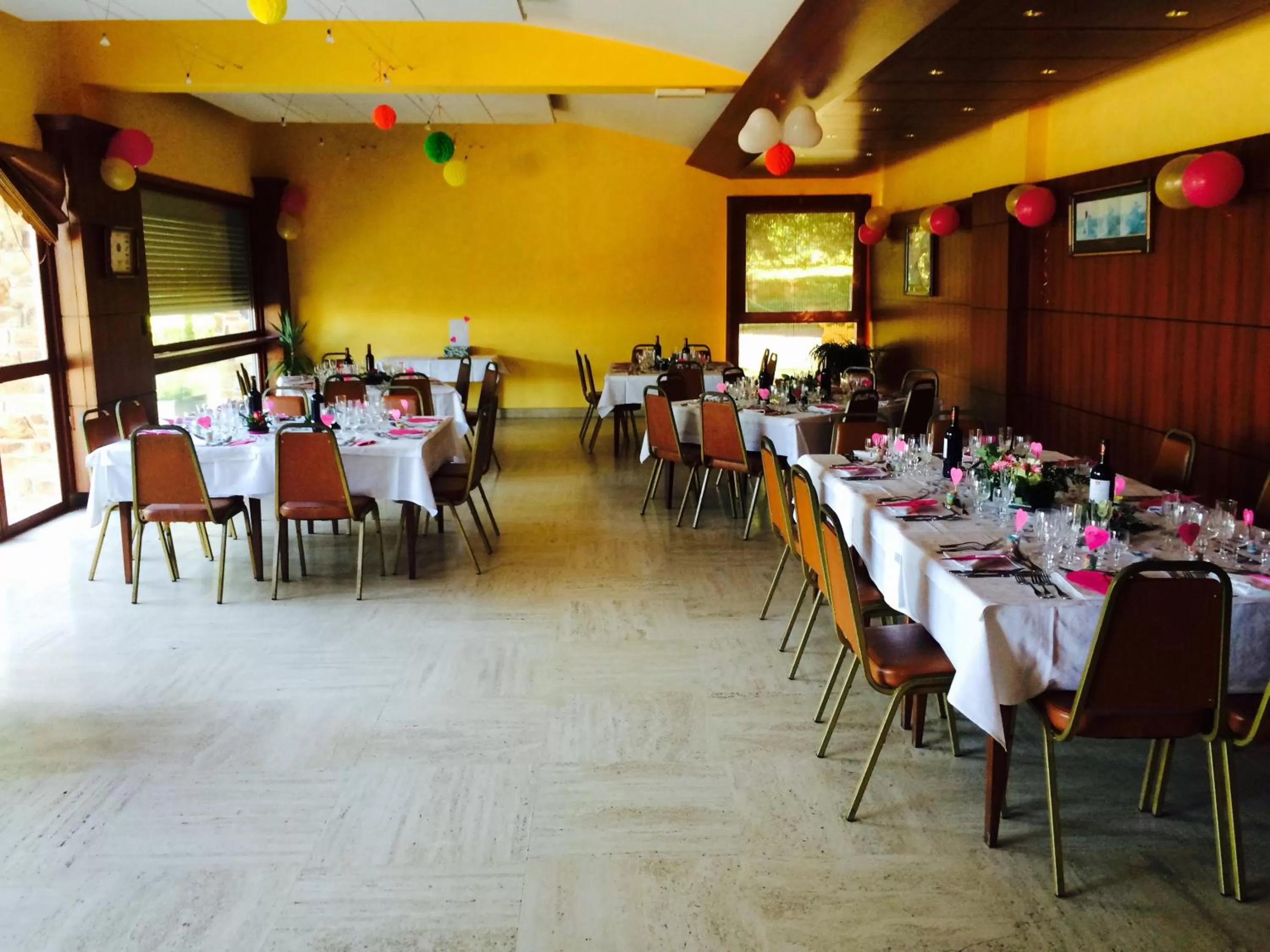 Restaurant/places to eat in authentic by balladins – Rodez / Le Ségala