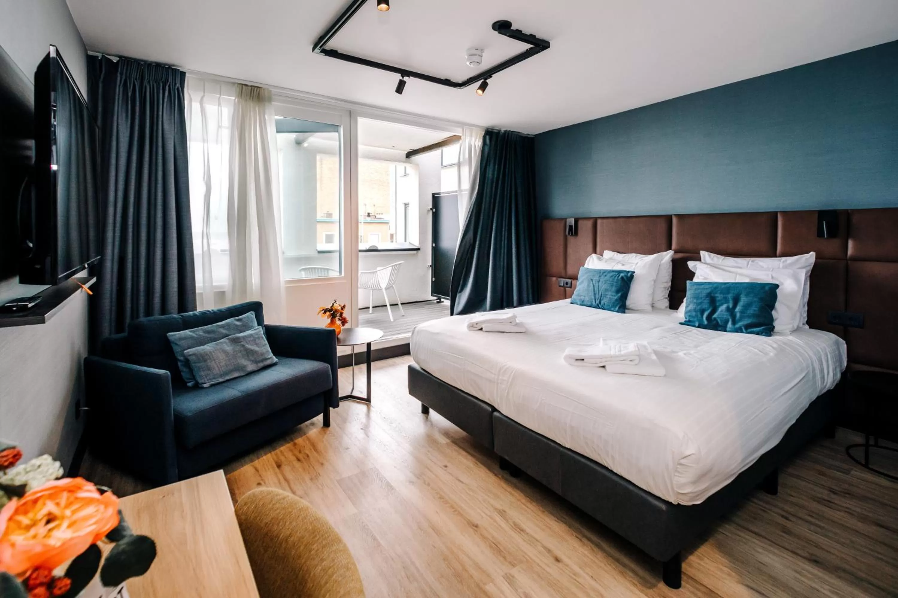 Bed in Amsterdam Beach Hotel