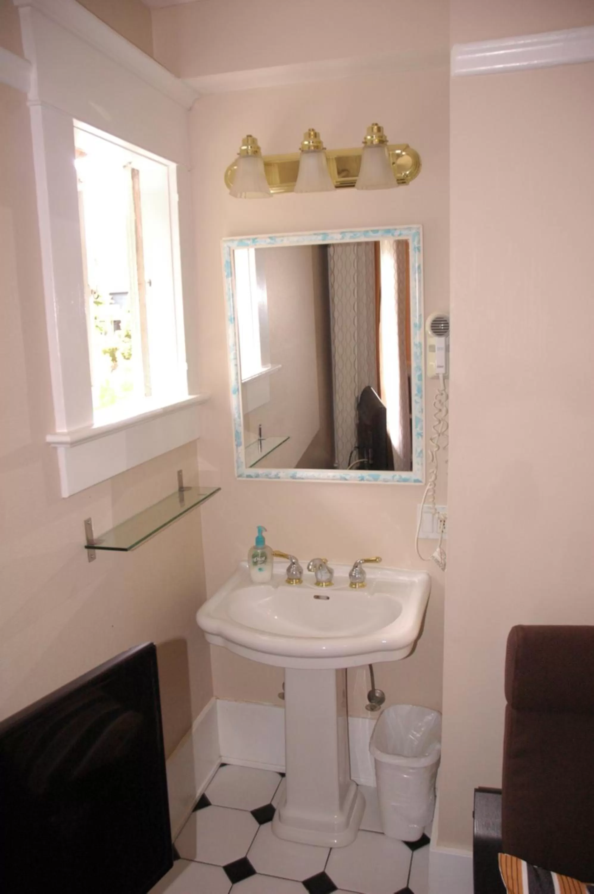 Bathroom in Windsor Guest House