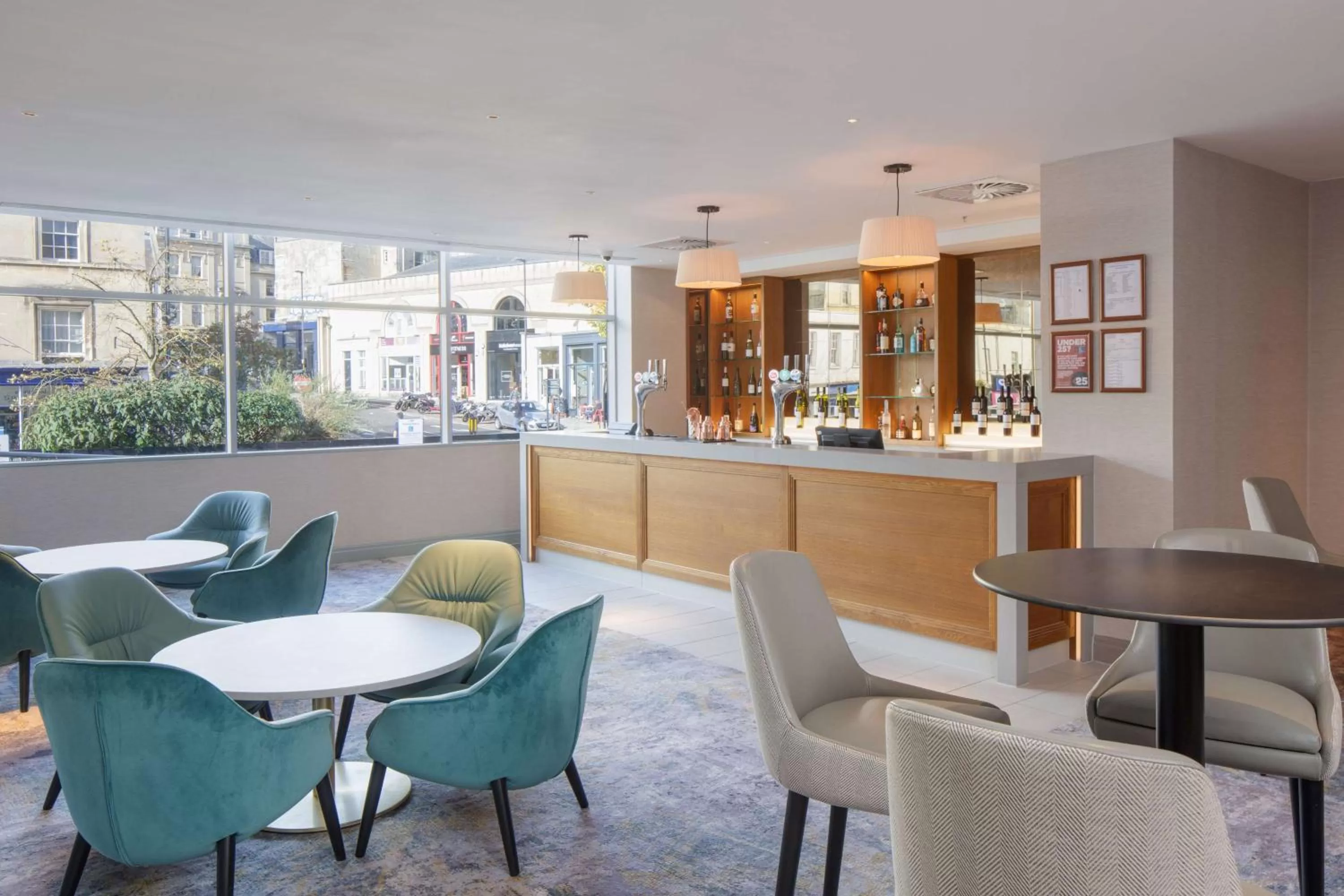 Lounge or bar in DoubleTree by Hilton Bath