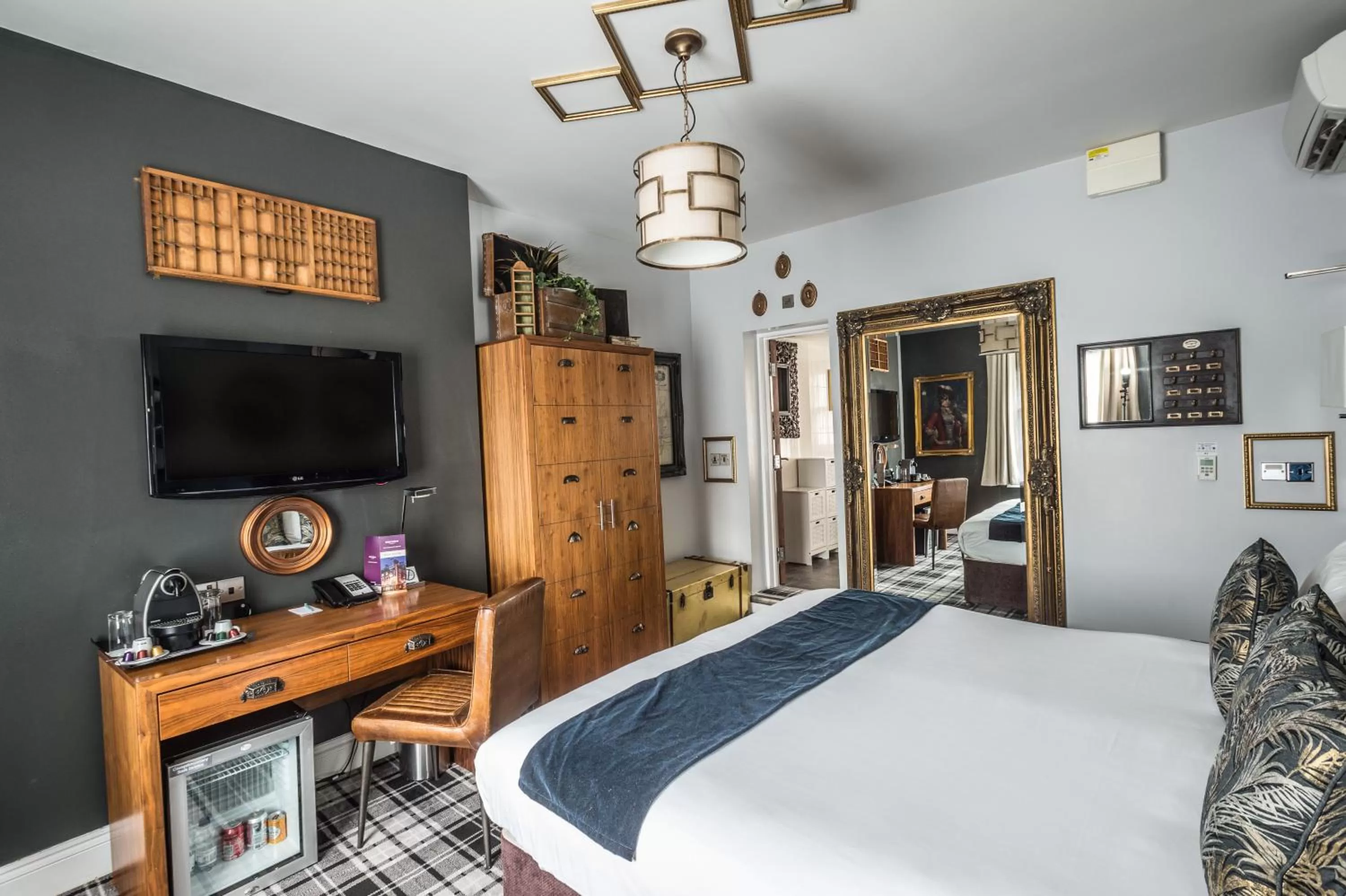 TV and multimedia, Bed in Mercure Nottingham City Centre Hotel