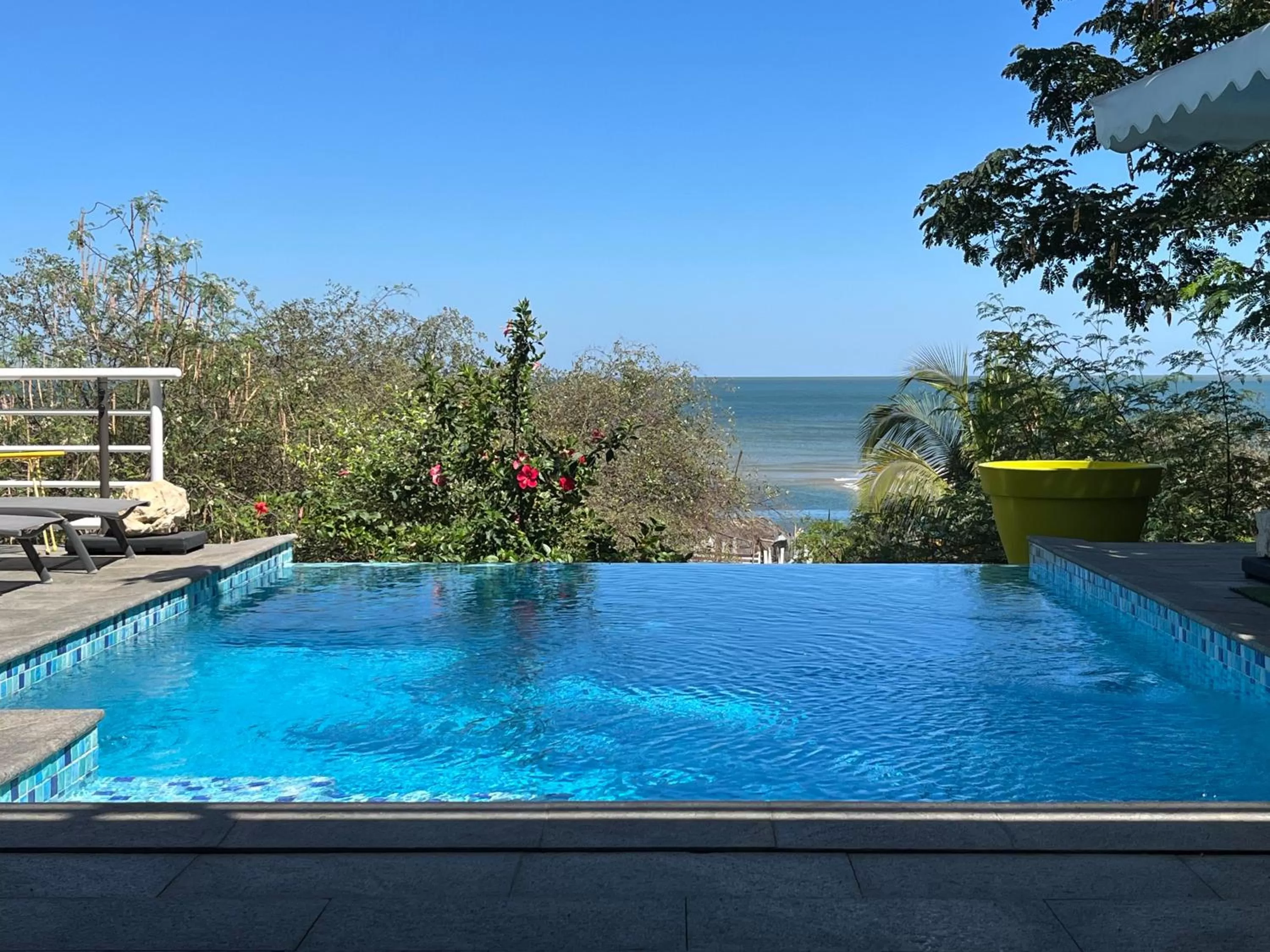 Pool view in PAP'S Chambres d'Hôtes