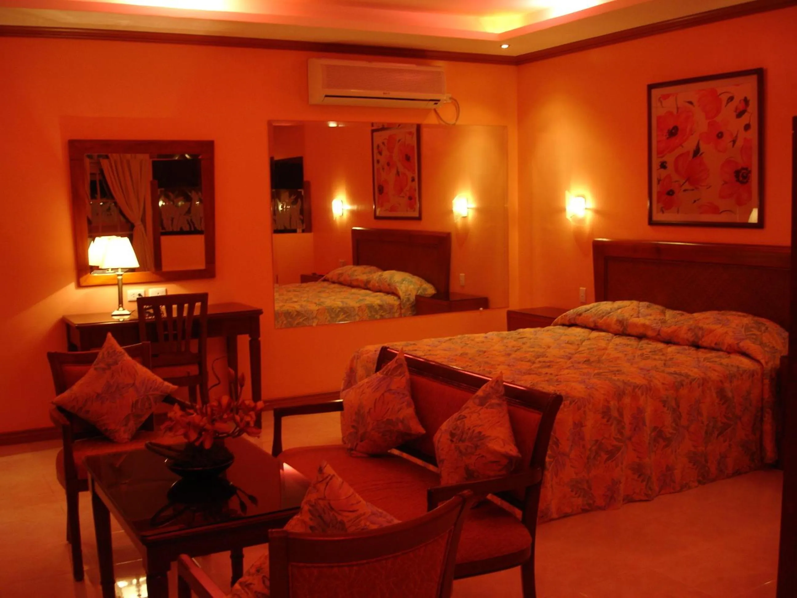 Bedroom, Bed in Pacific Breeze Hotel and Resort