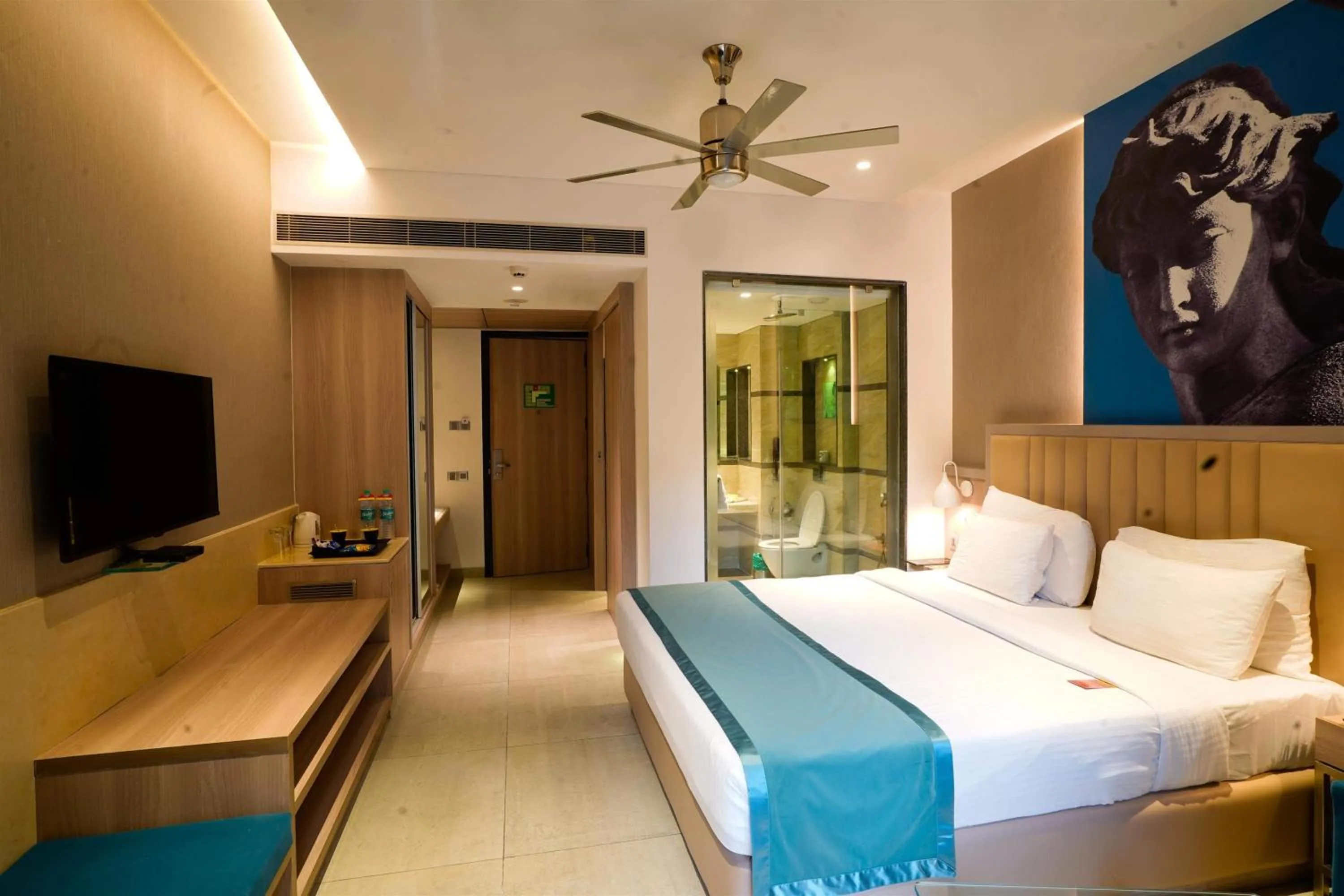 Photo of the whole room, Bed in The Corinthians Resort