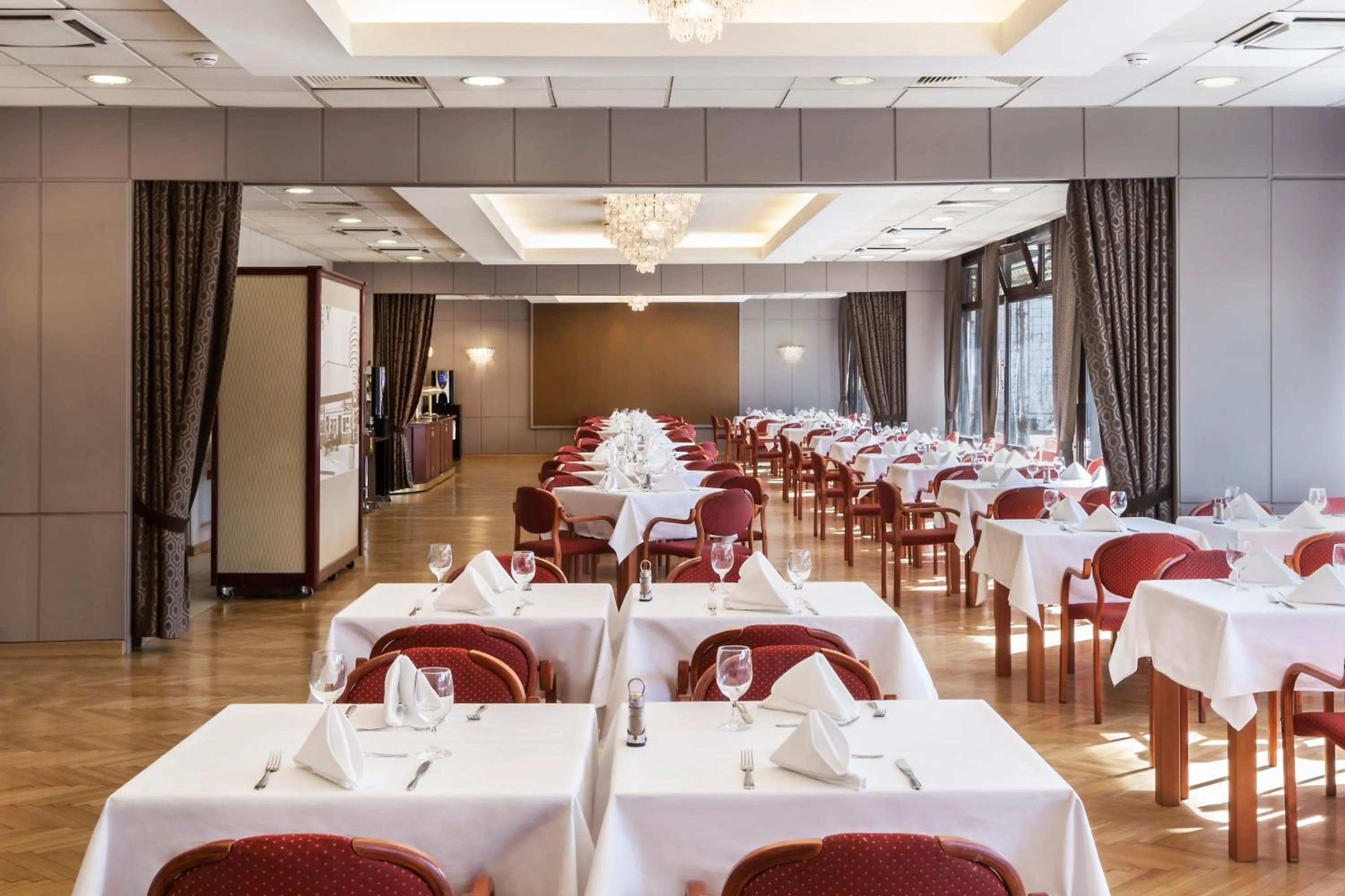 Restaurant/places to eat in Hotel Budapest