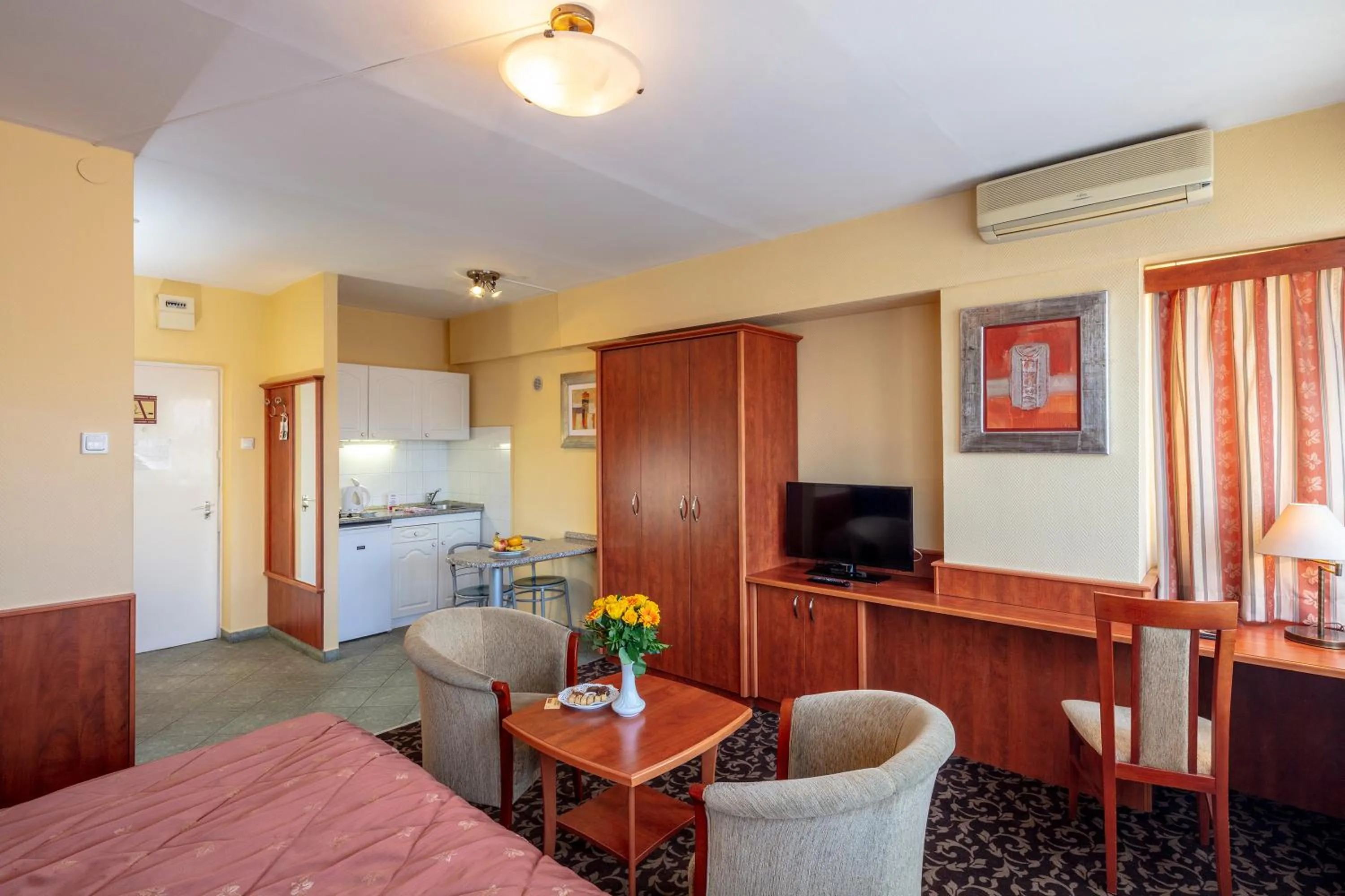 Kitchen or kitchenette in Hotel Charles