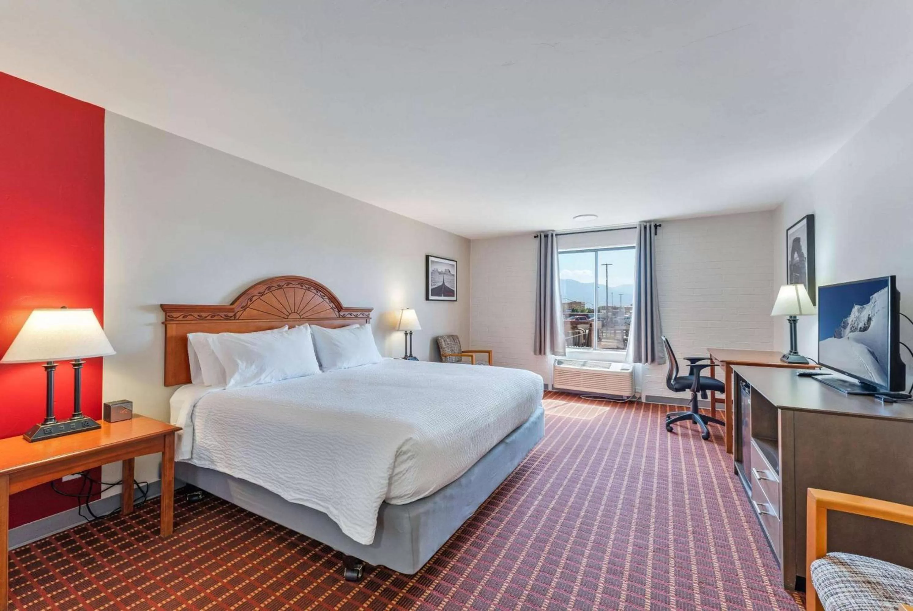 Photo of the whole room, Bed in Ramada by Wyndham Richfield UT I-70
