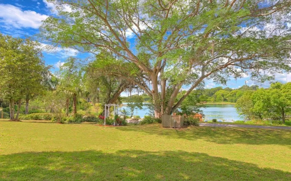 Garden in Cabin On The Lake