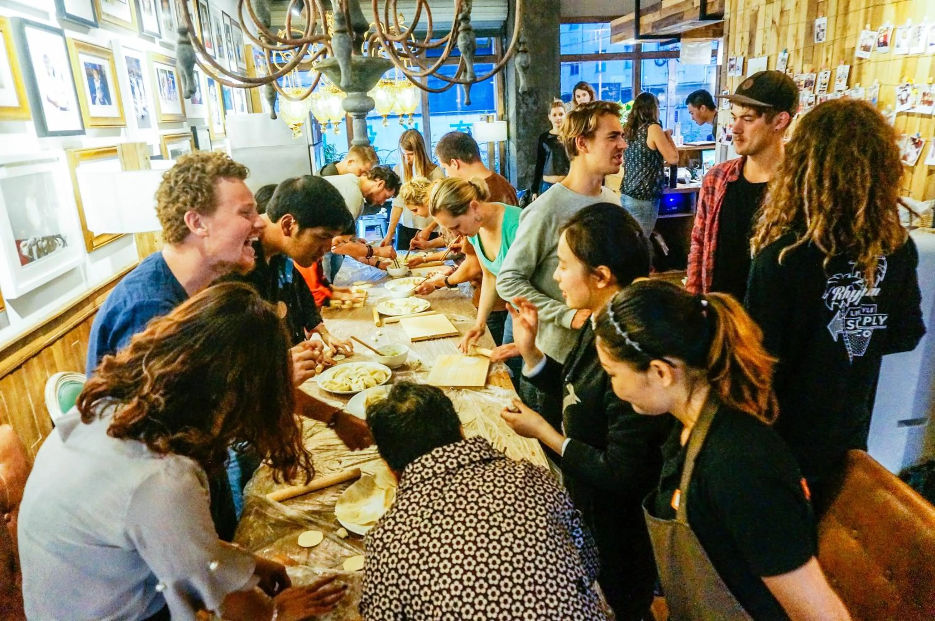 Lounge or bar in SONDERIA Lazybones Hostel- Wenshu Temple Side, Chill Hostel with All-Day Brunch, Travel Agency in English & Local Bar Vibes