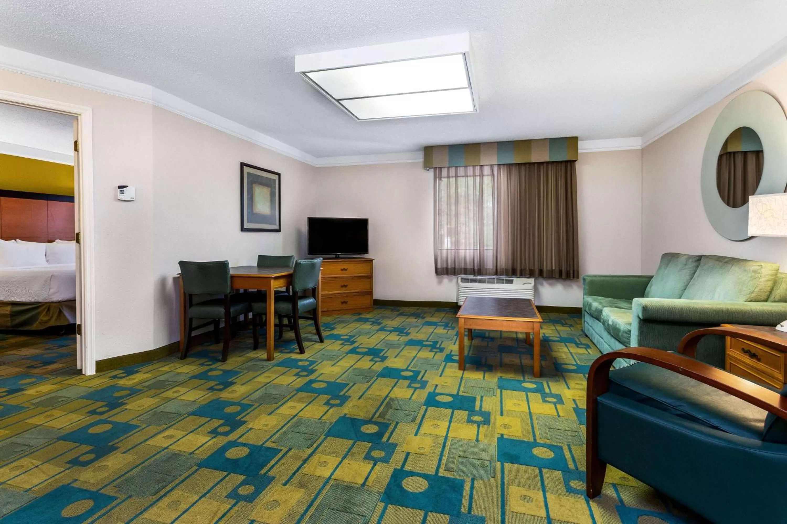 Photo of the whole room, Bed in La Quinta by Wyndham St. Pete-Clearwater Airport