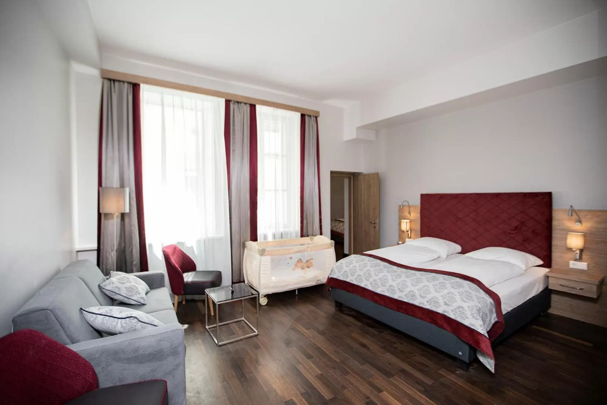 Premium Double Room with City View in Hotel Elefant Family Business Premium Double Room with City View in Hotel Elefant Family Business