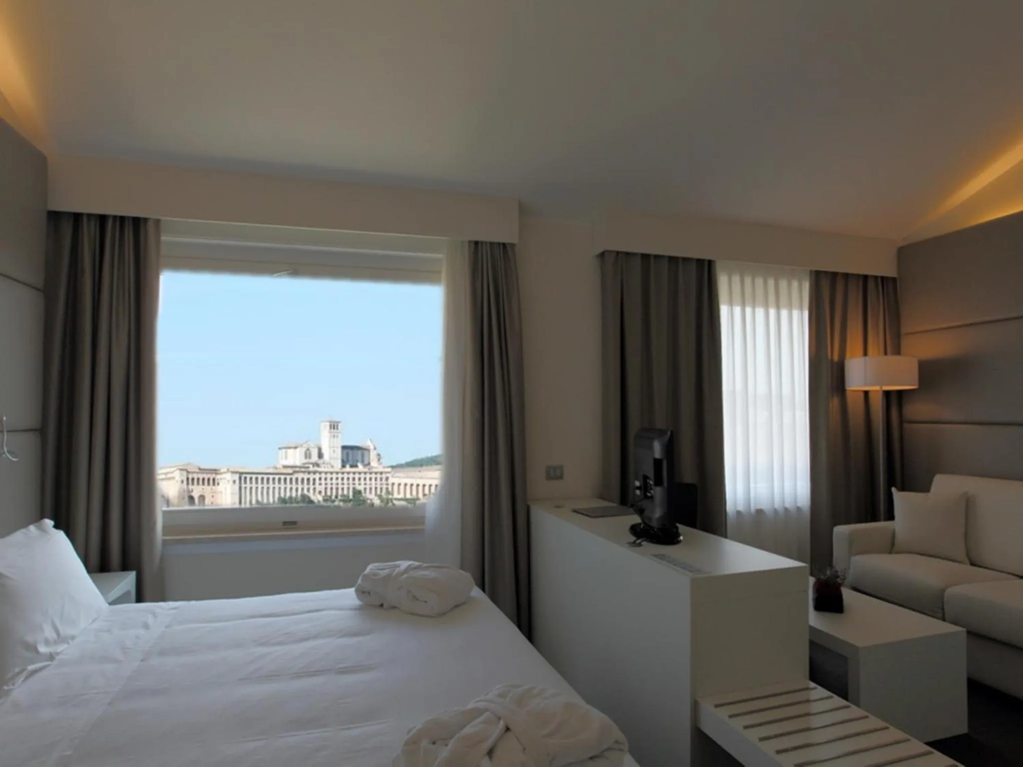 View (from property/room), Bed in TH Assisi - Hotel Cenacolo