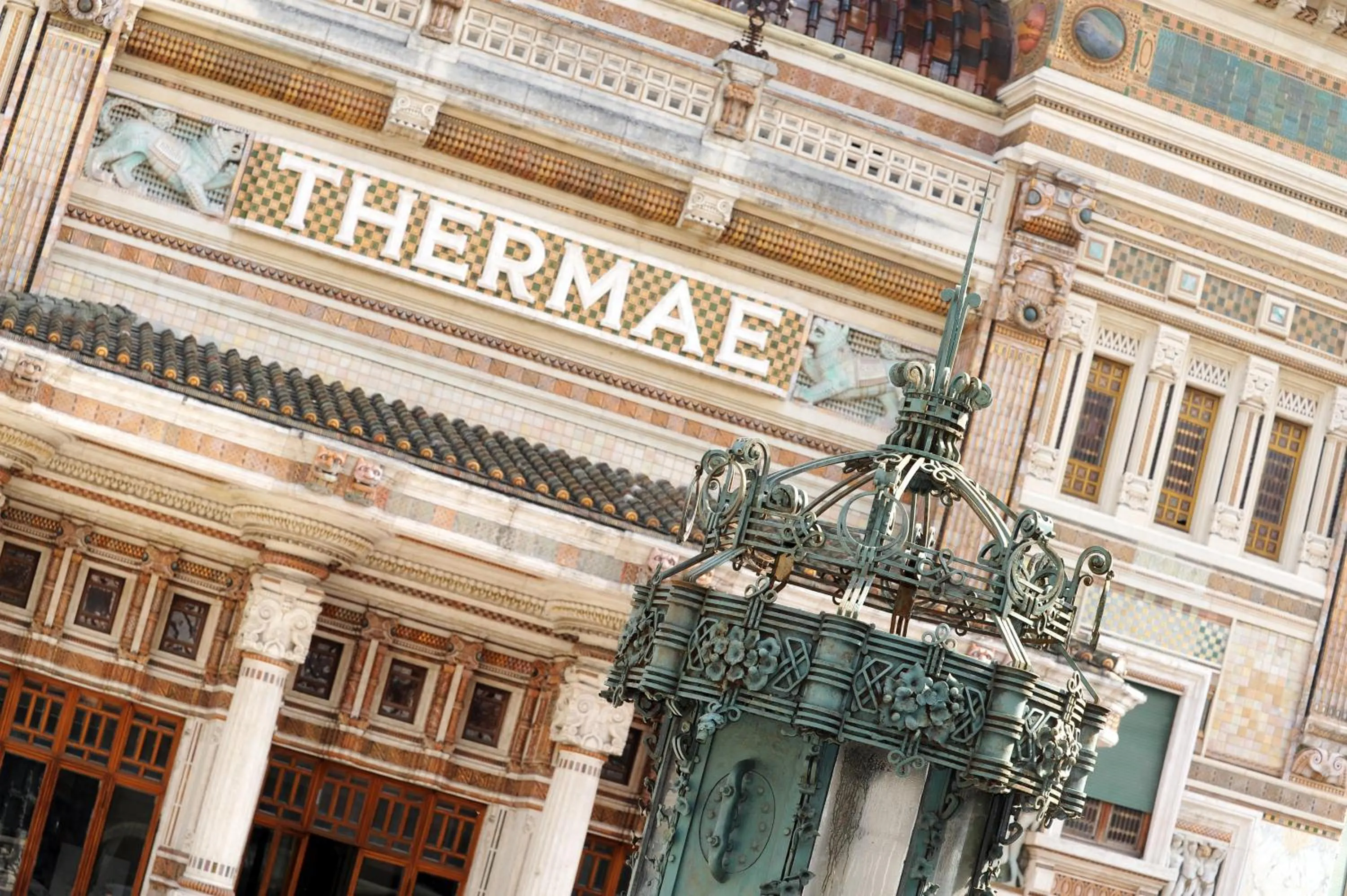 Facade/entrance in Casa Romagnosi