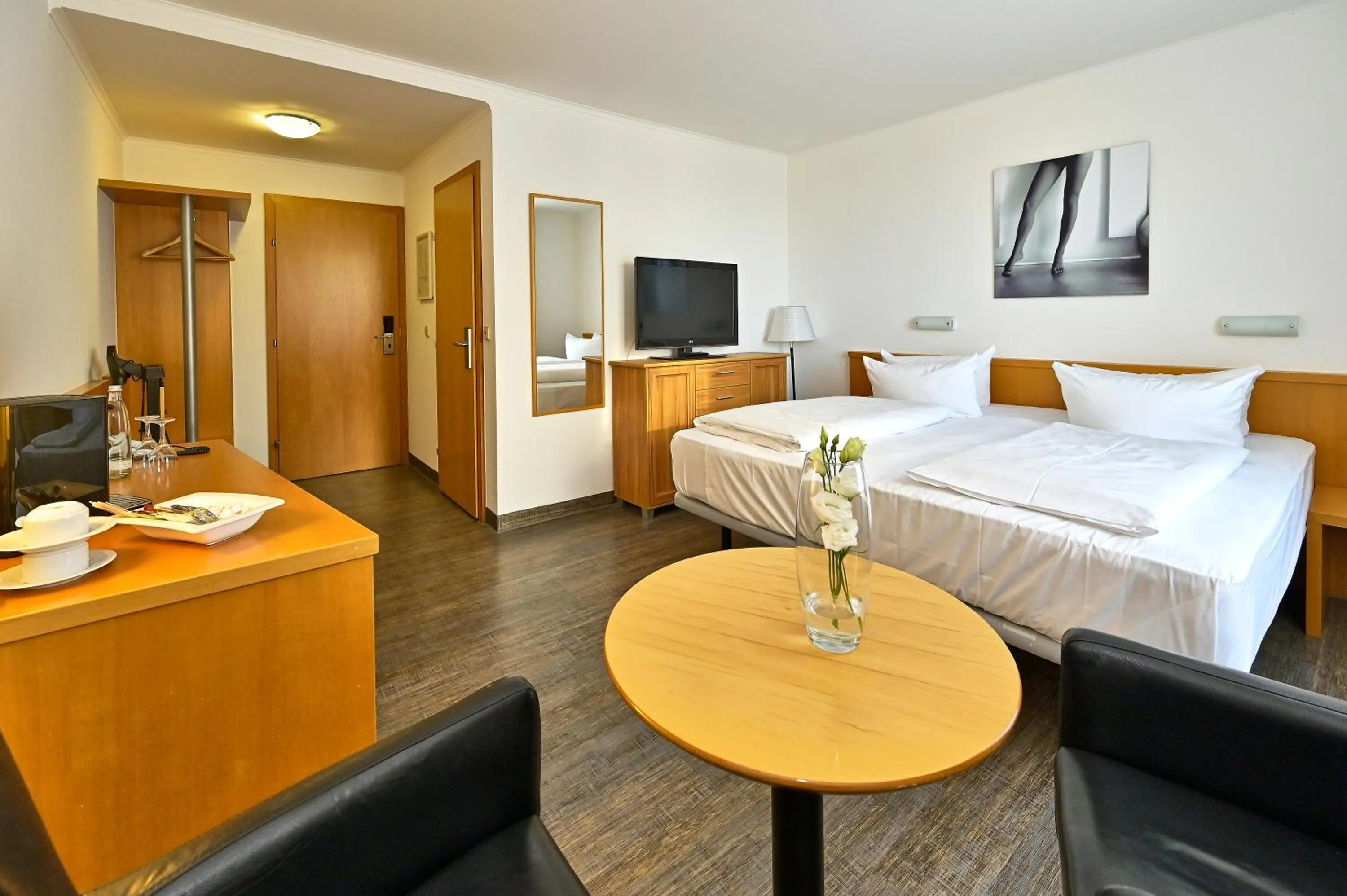 Photo of the whole room, Bed in HESSE HOTEL Celle