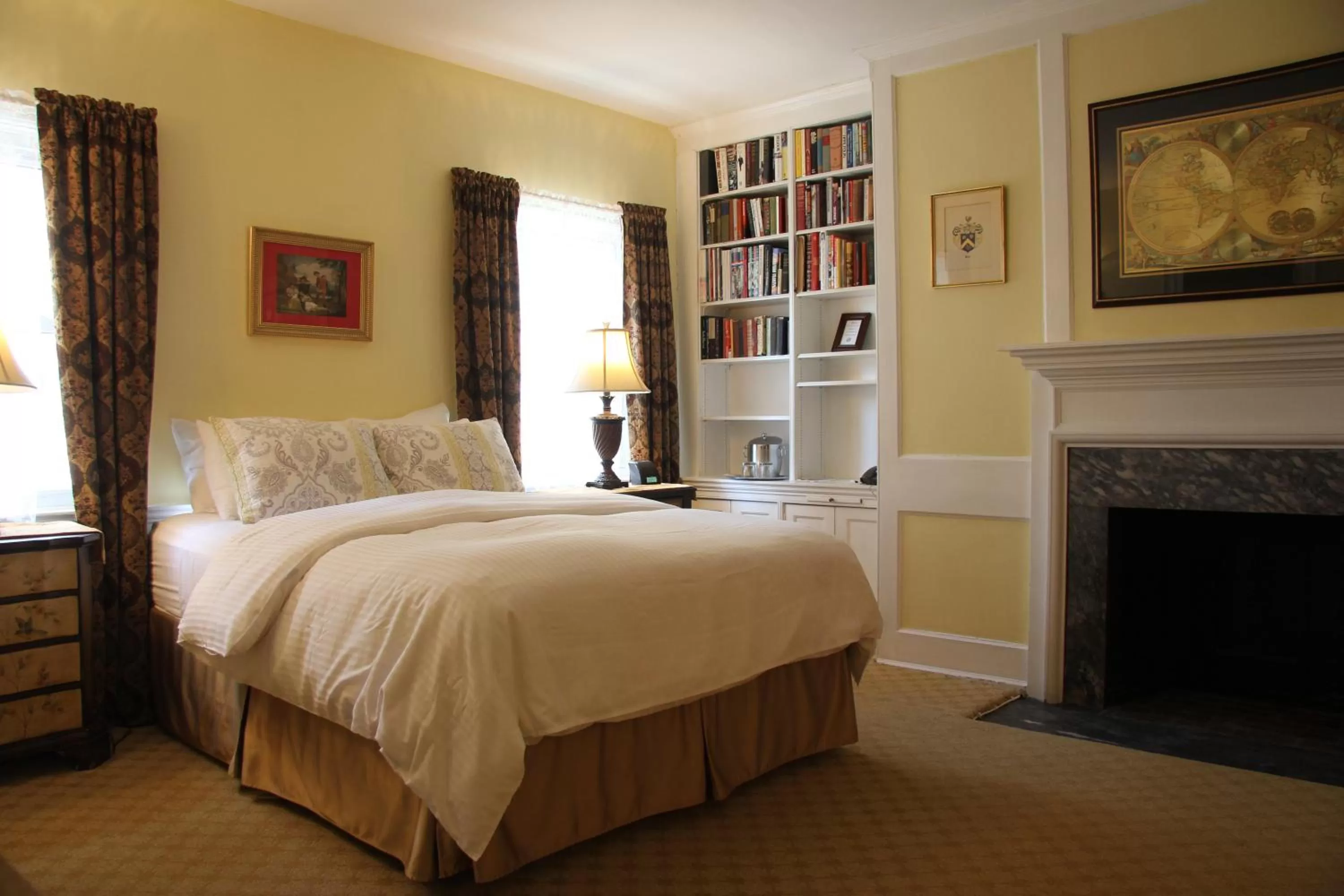 Bed in Morris House Hotel