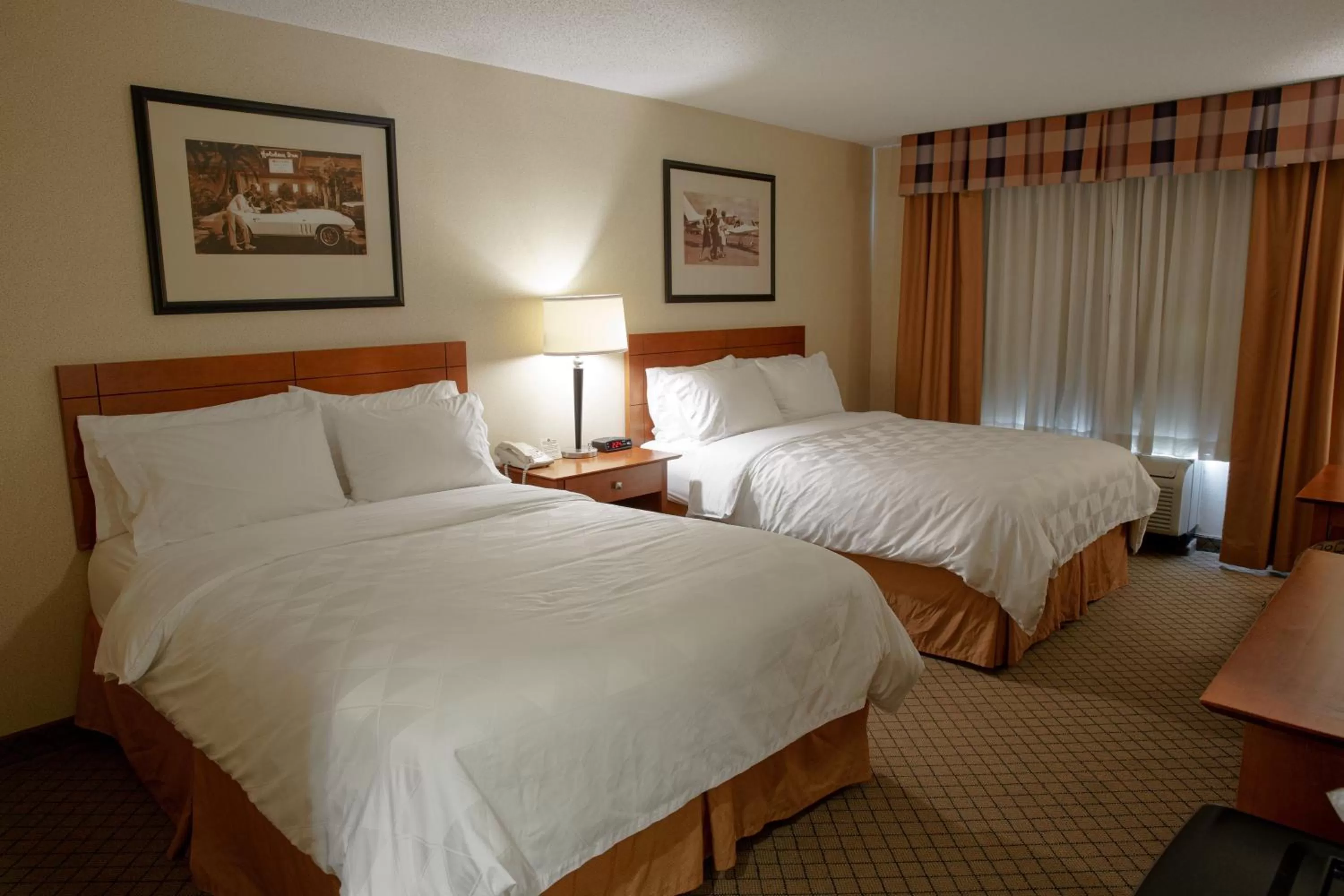 Photo of the whole room, Bed in Holiday Inn Battle Creek by IHG