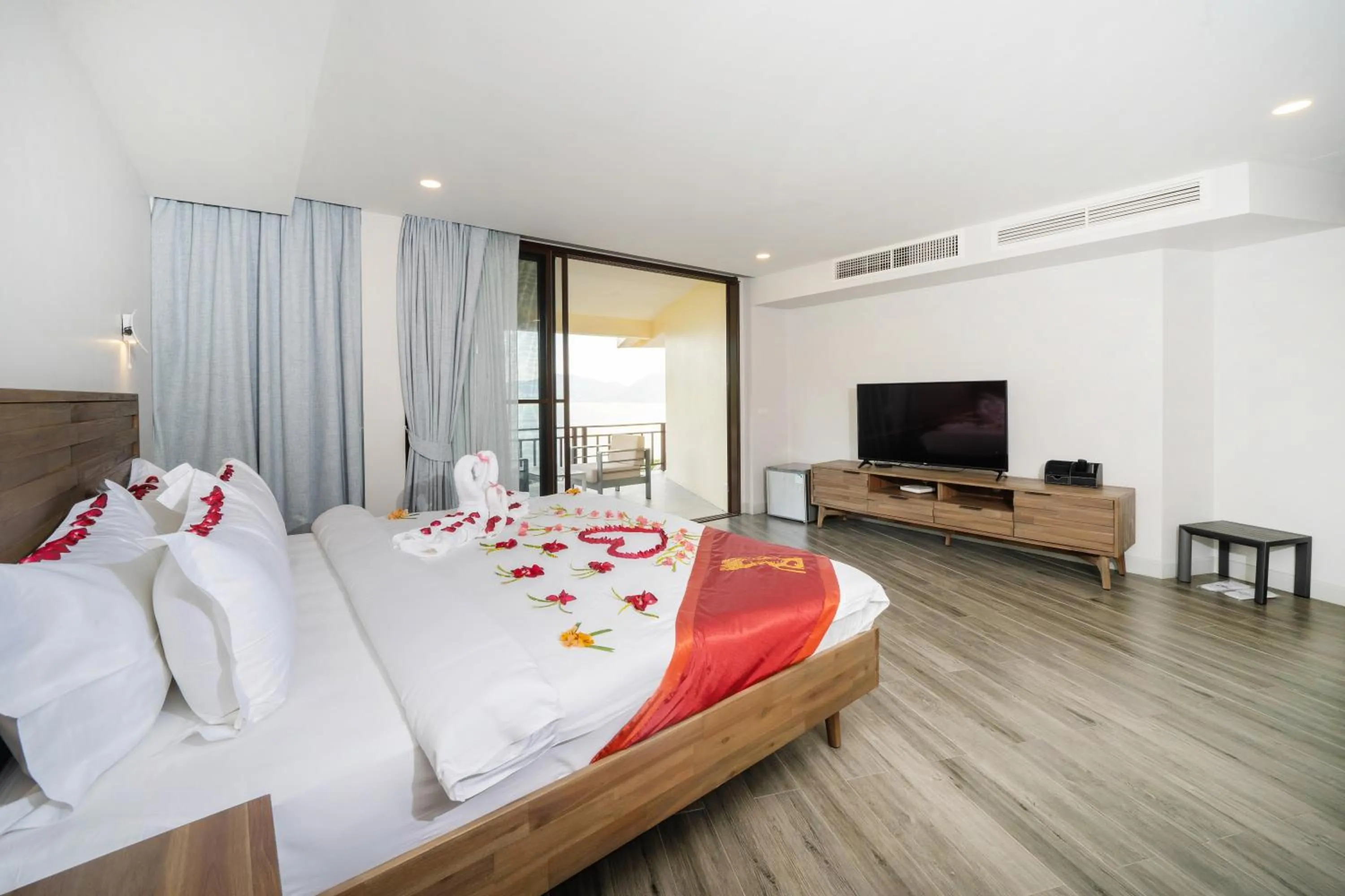 Bedroom, Bed in IndoChine Resort and Villas