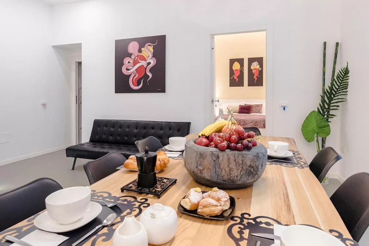 Dining area in A Misura Duomo Rooms & Apartment - LS Accommodations