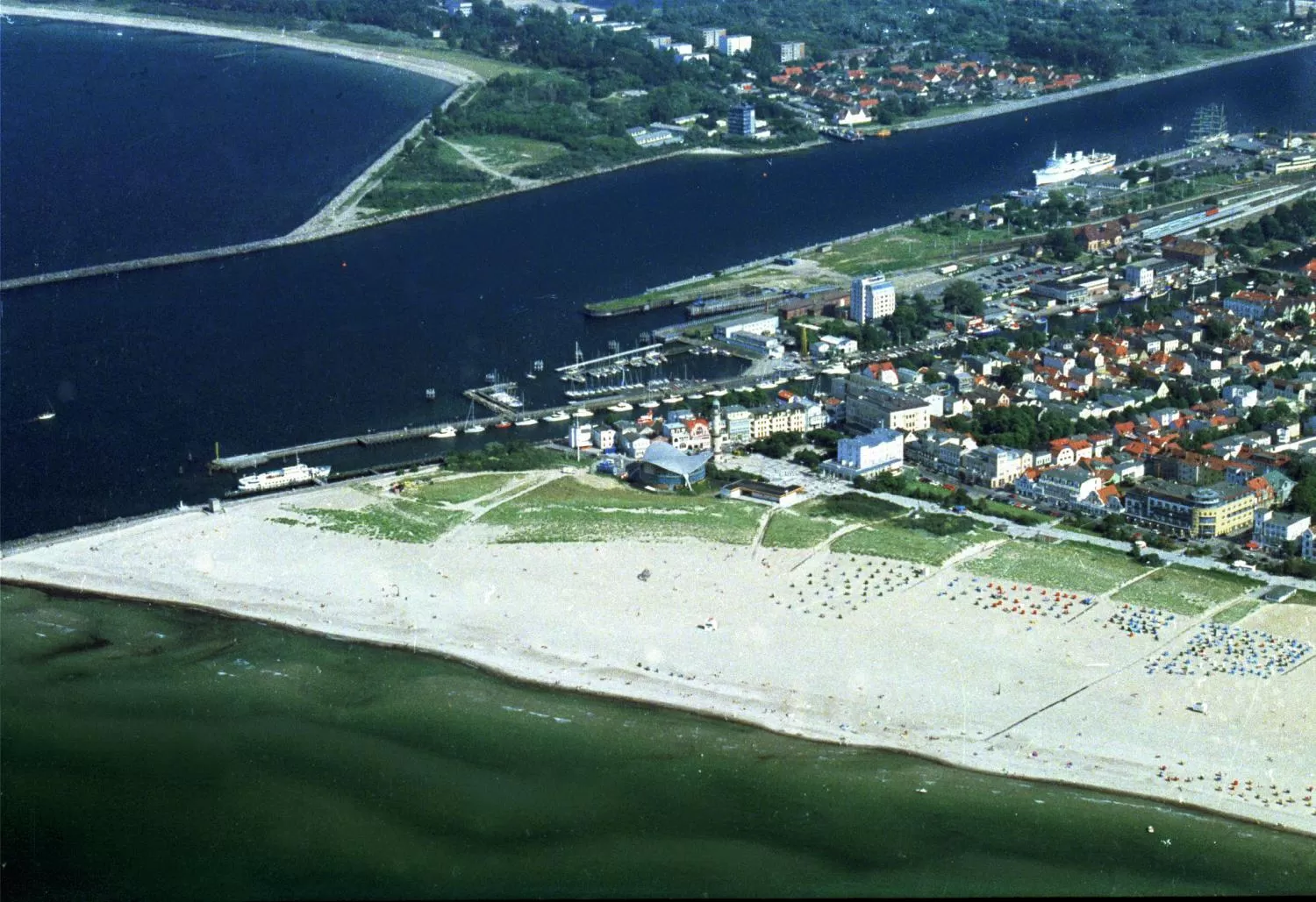 Beach, Bird's-eye View in Hotel Bellevue Warnemünde